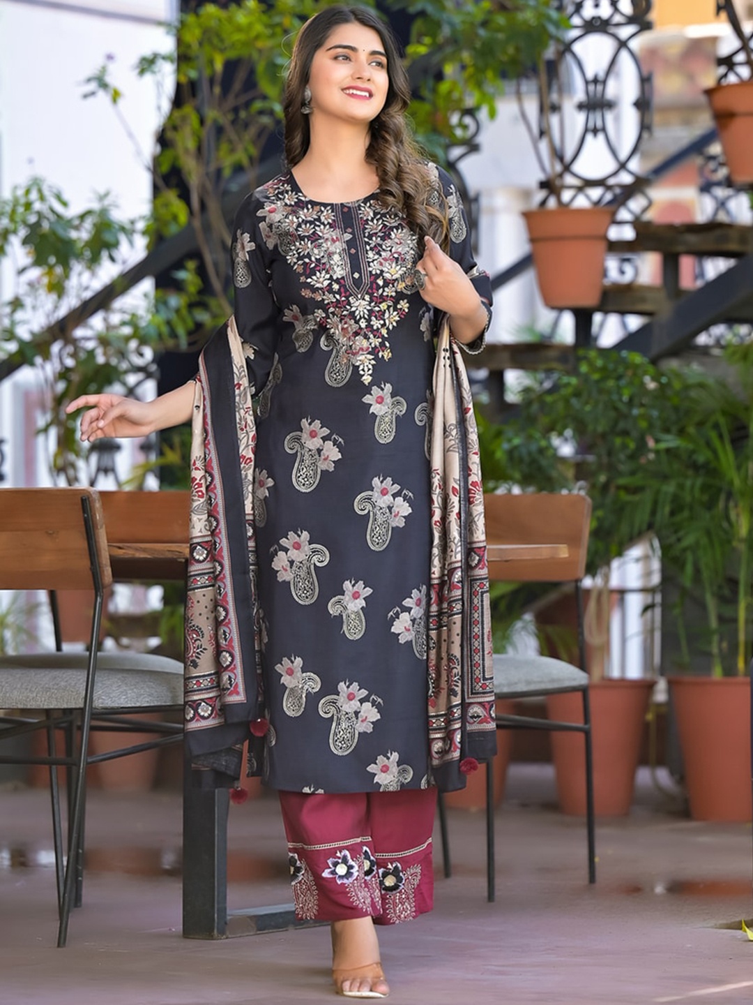 

Ramas Floral Printed Sequinned Kurta With Palazzos & Dupatta, Charcoal