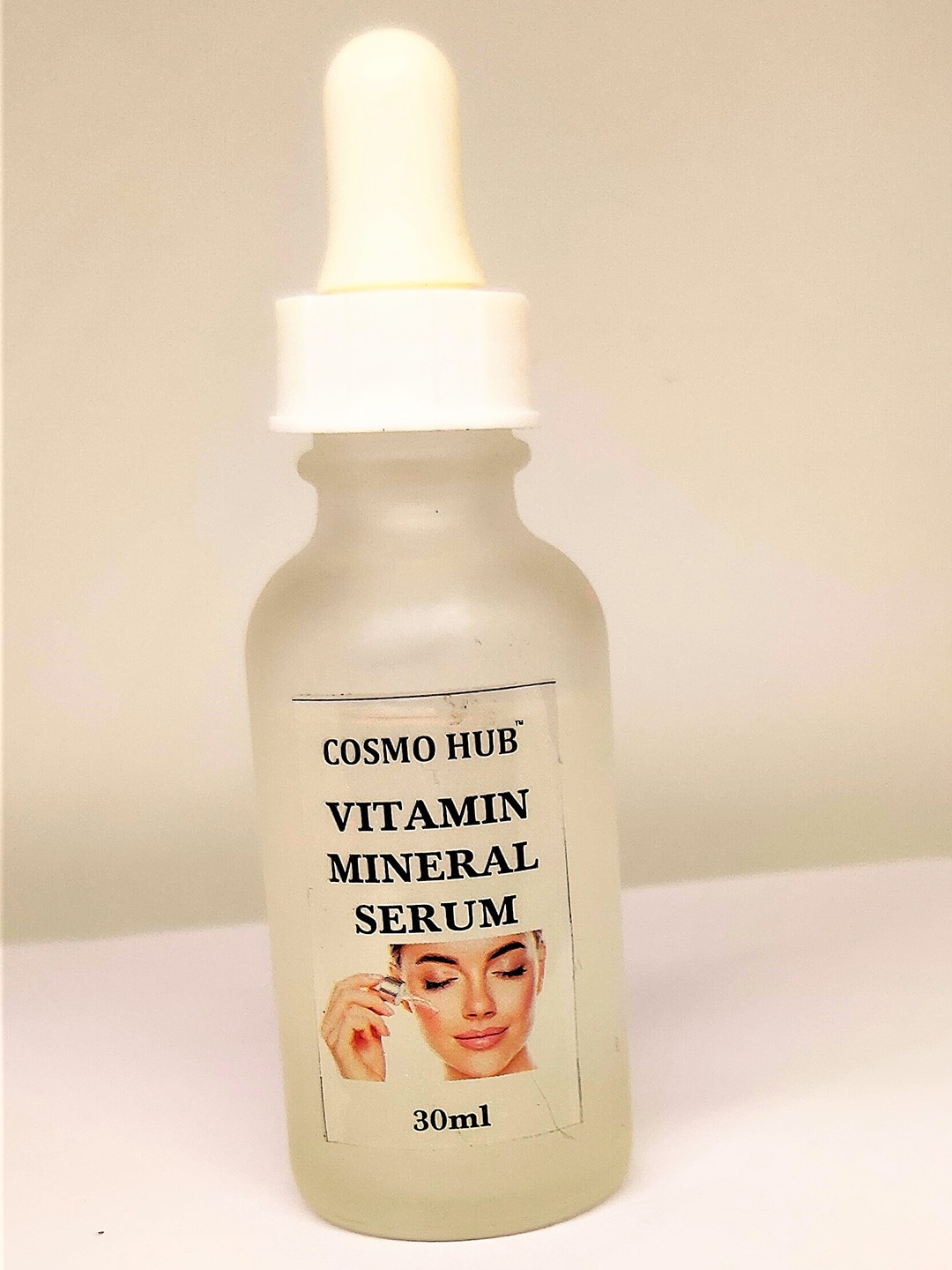 

COSMO HUB Vitamin Mineral Face Serum 30ml, White