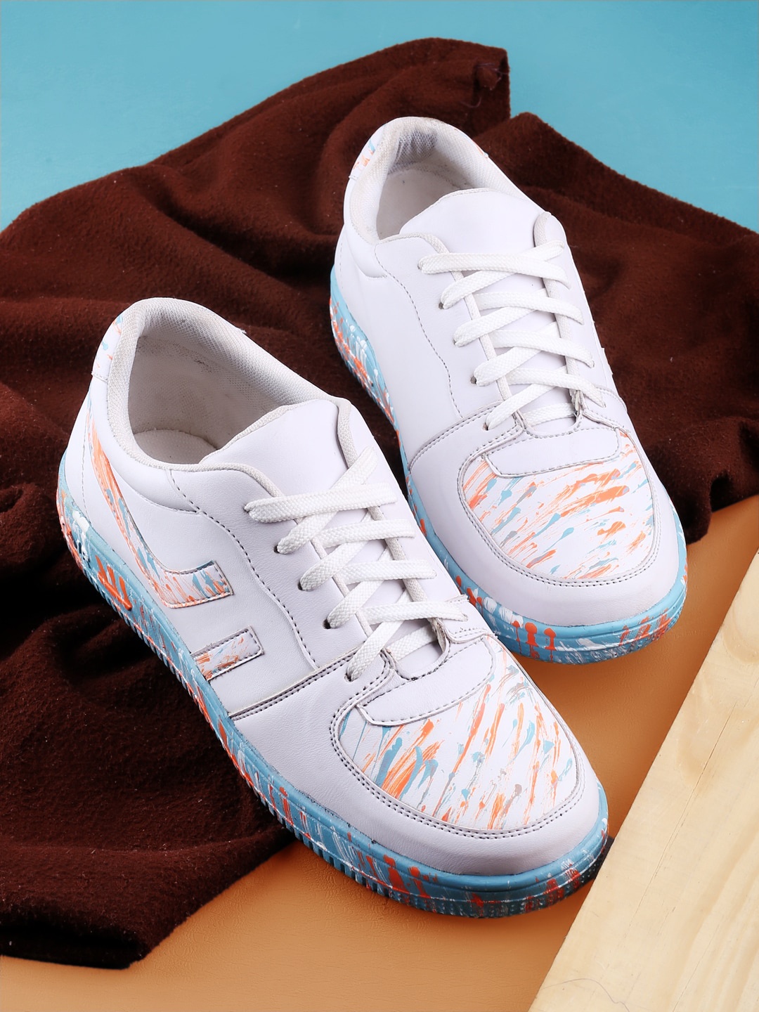 

Woakers Men Printed Waterproof Lining Sneakers, White