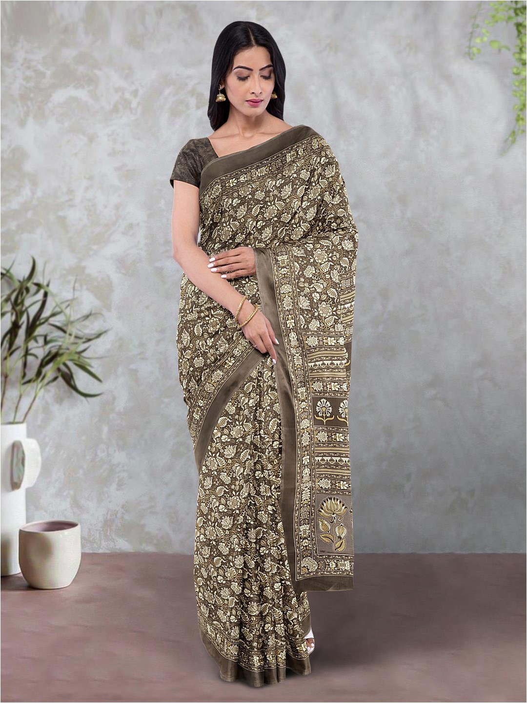 

Kalamandir Floral Printed Pure Crepe Saree, Grey