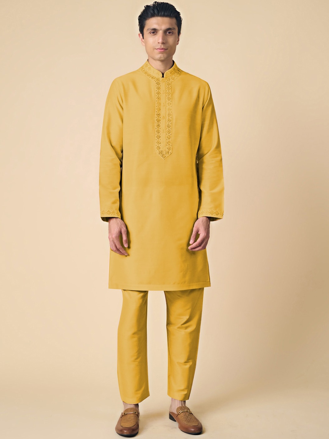 

Tasva Mandarin Collar Thread Work Kurta with Pyjamas, Yellow