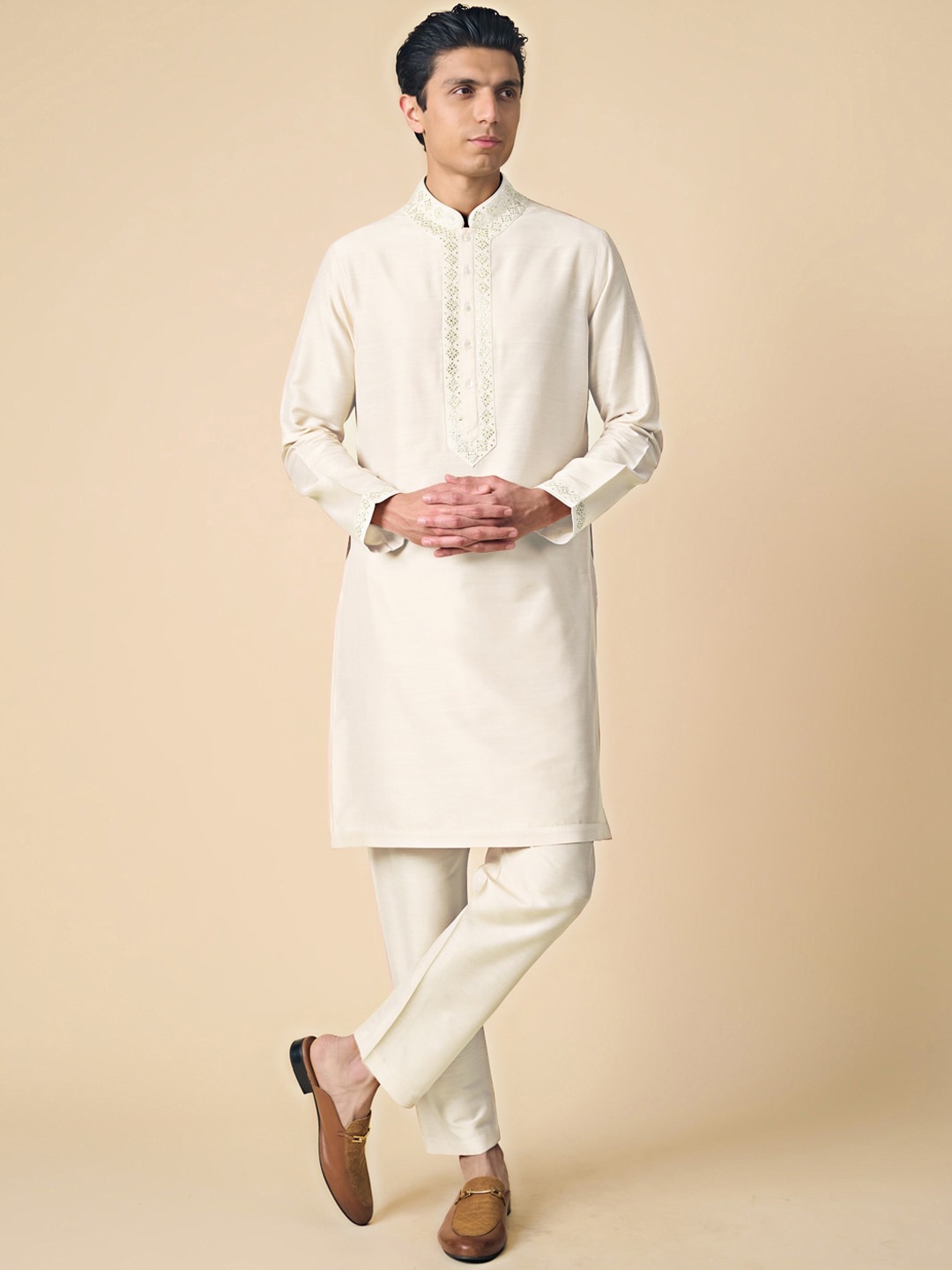 

Tasva Mandarin Collar Thread Work Kurta with Pyjamas, Cream