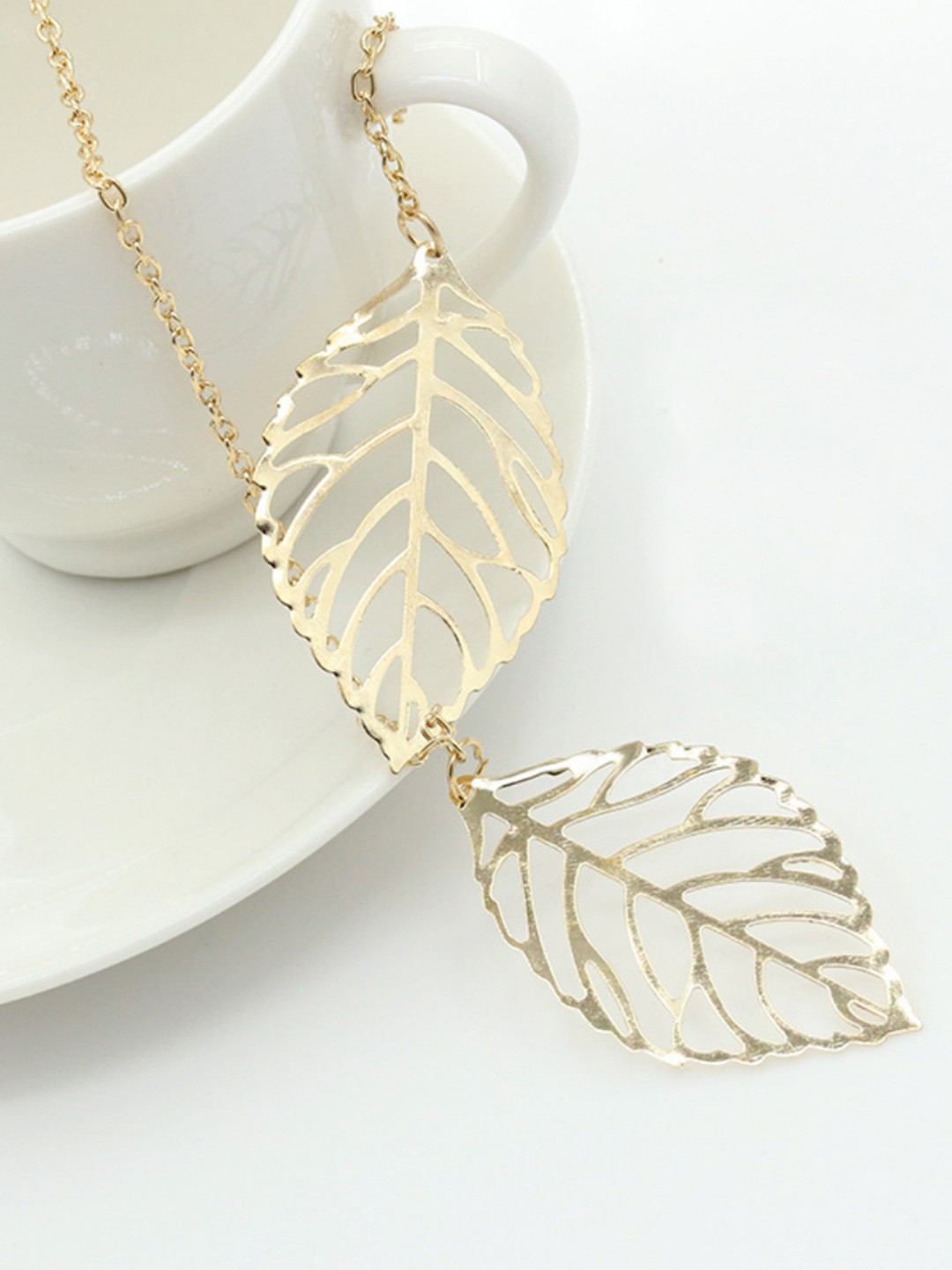

SALTY Alloy Lobster Closure Leaf Outline Necklace, Gold