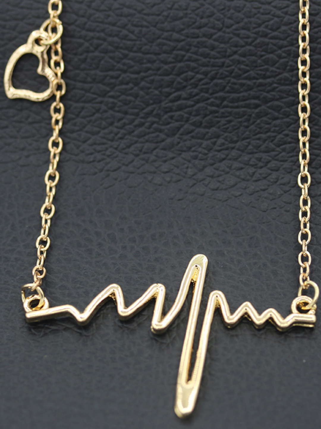 

SALTY Gold-Plated Beating Heart Necklace