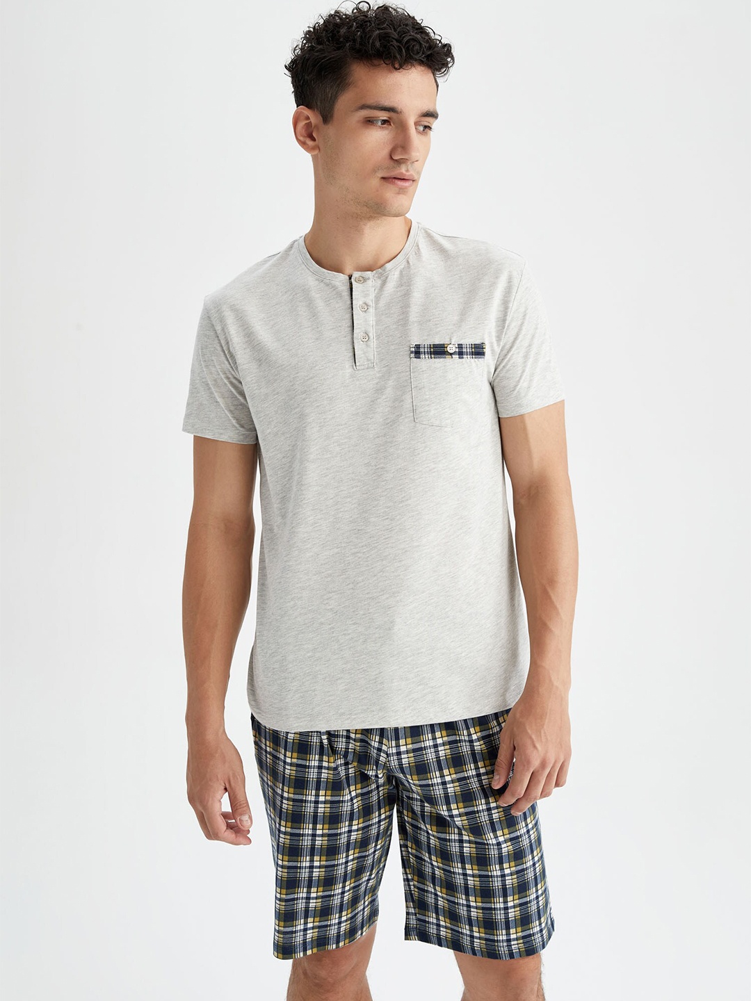 

DeFacto Men Checked Night suit, Grey