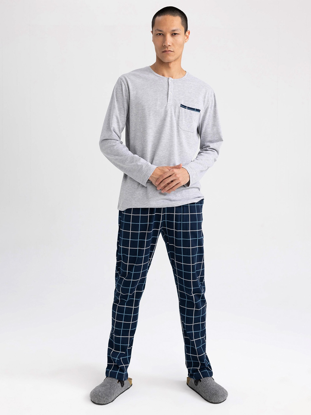 

DeFacto Men Solid Night suit, Grey