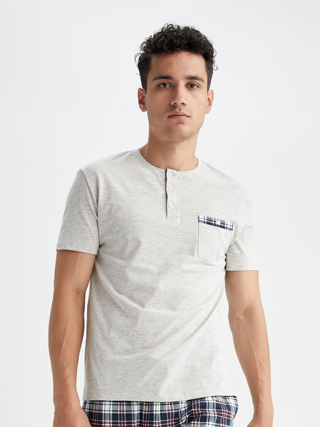 

DeFacto Checked T-Shirt & Pyjamas Night suit, Cream