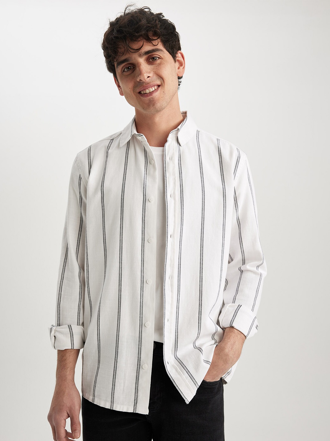 

DeFacto Vertical Stripes Opaque Pure Cotton Casual Shirt, White