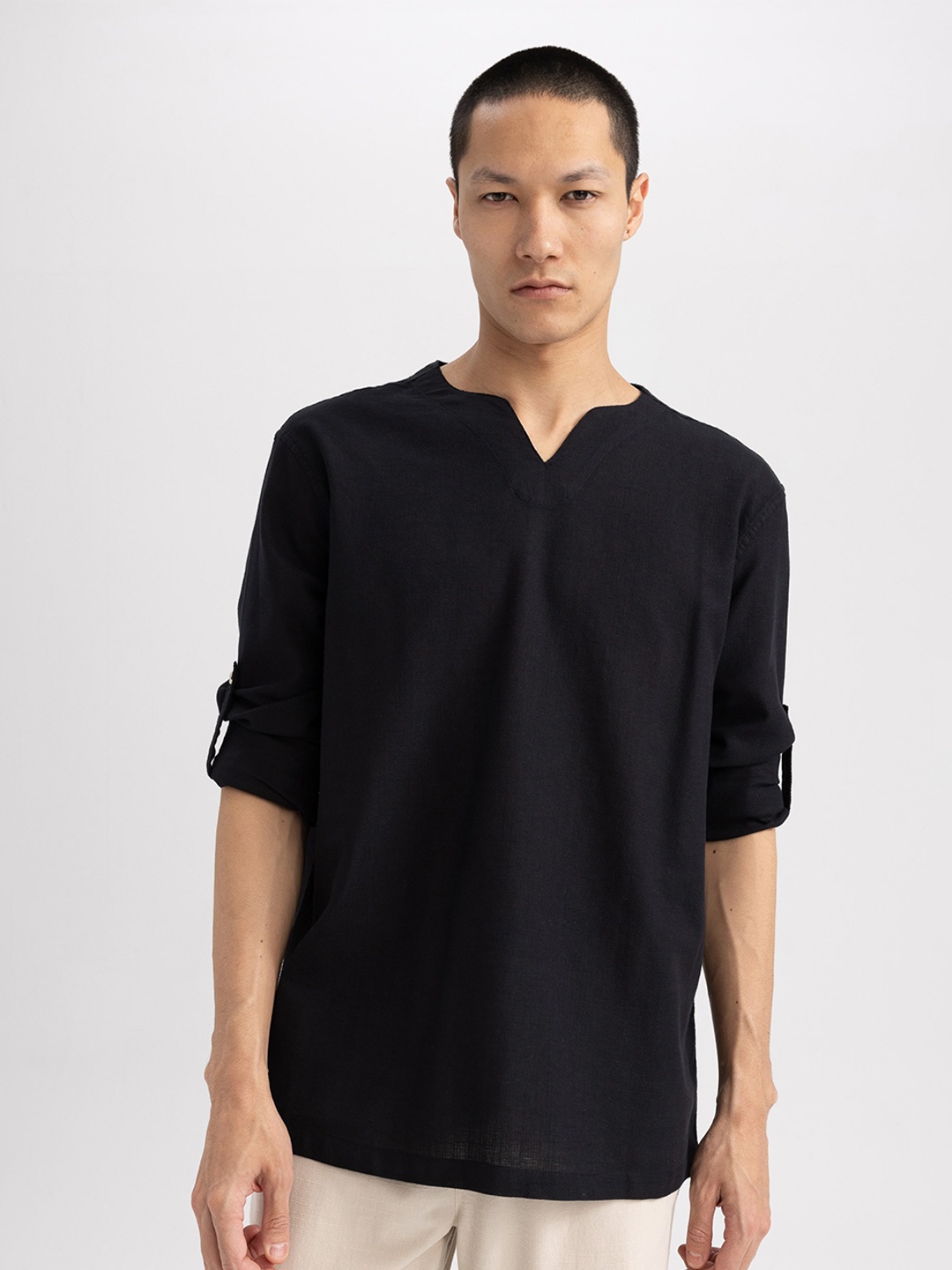 

DeFacto Notched Neck Roll-Up Sleeves Pure Cotton T-Shirt, Black