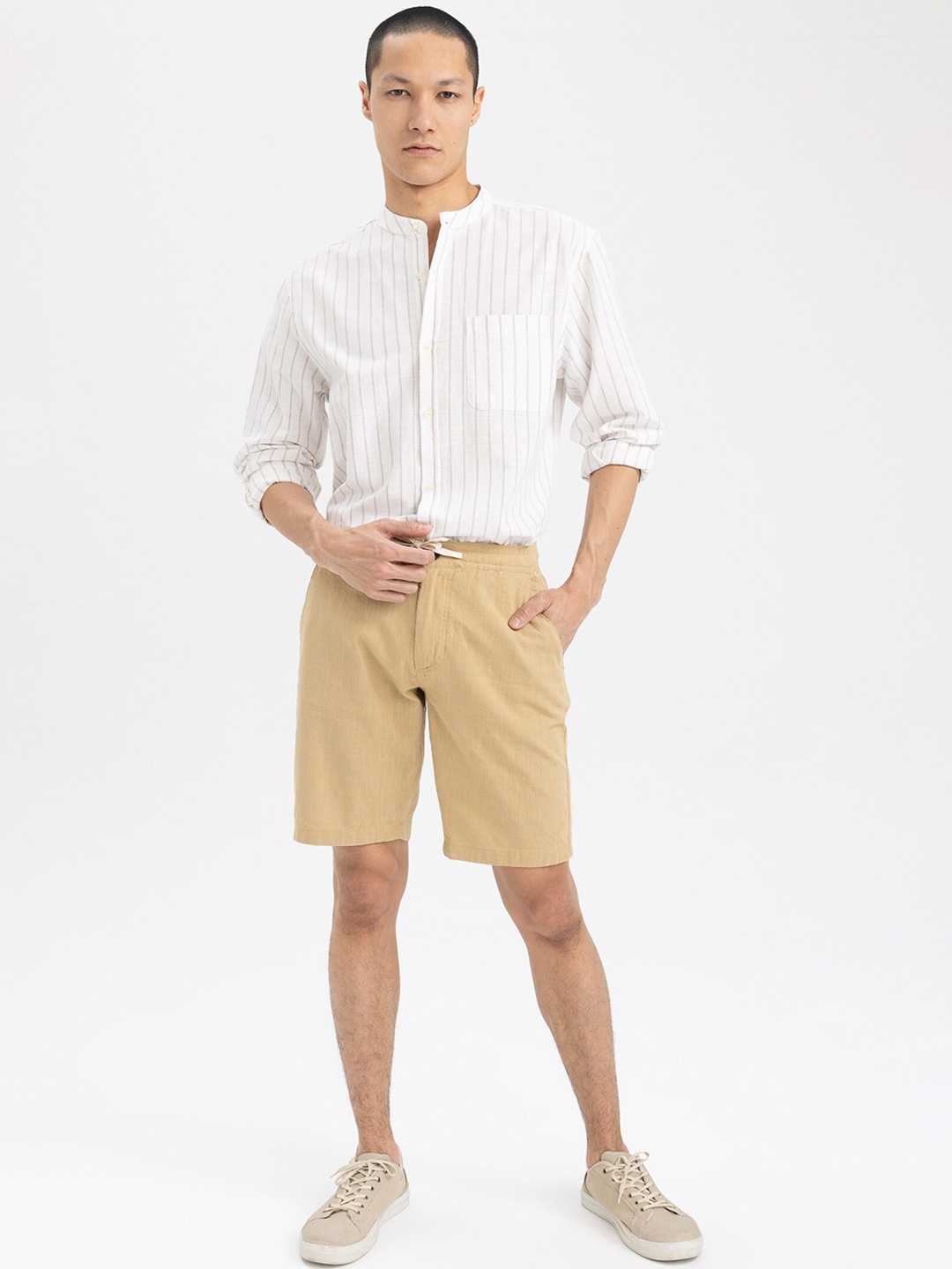 

DeFacto Men Mid-Rise Pure Cotton Shorts, Beige
