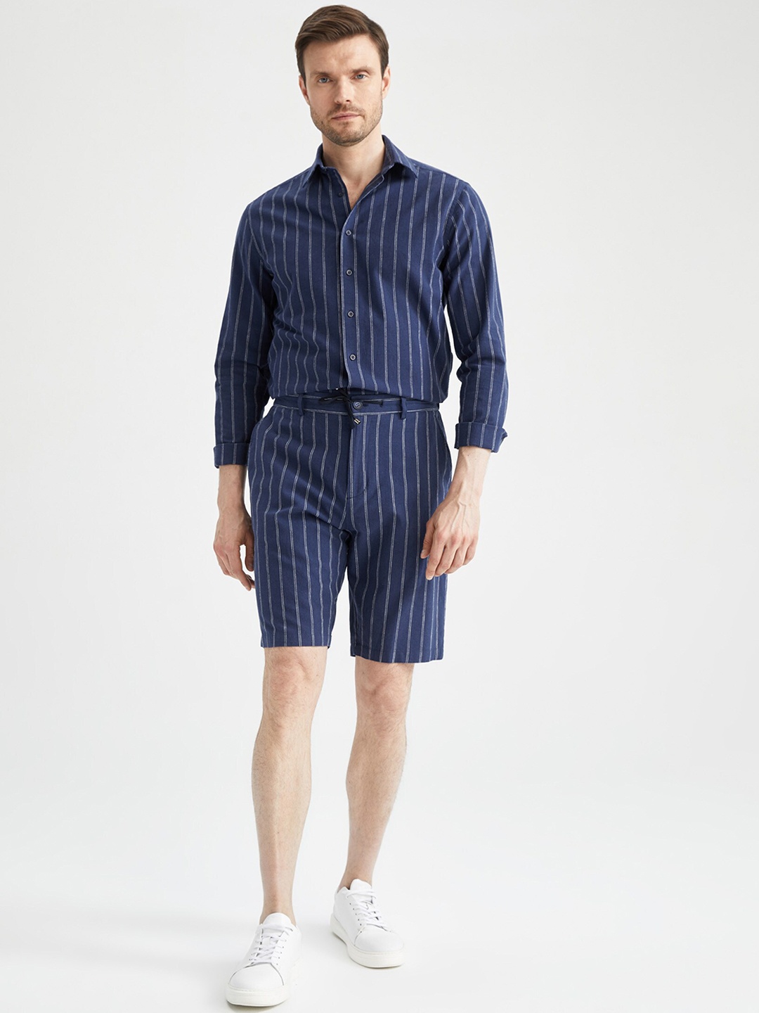 

DeFacto Men Striped Mid-Rise Regular Shorts, Navy blue