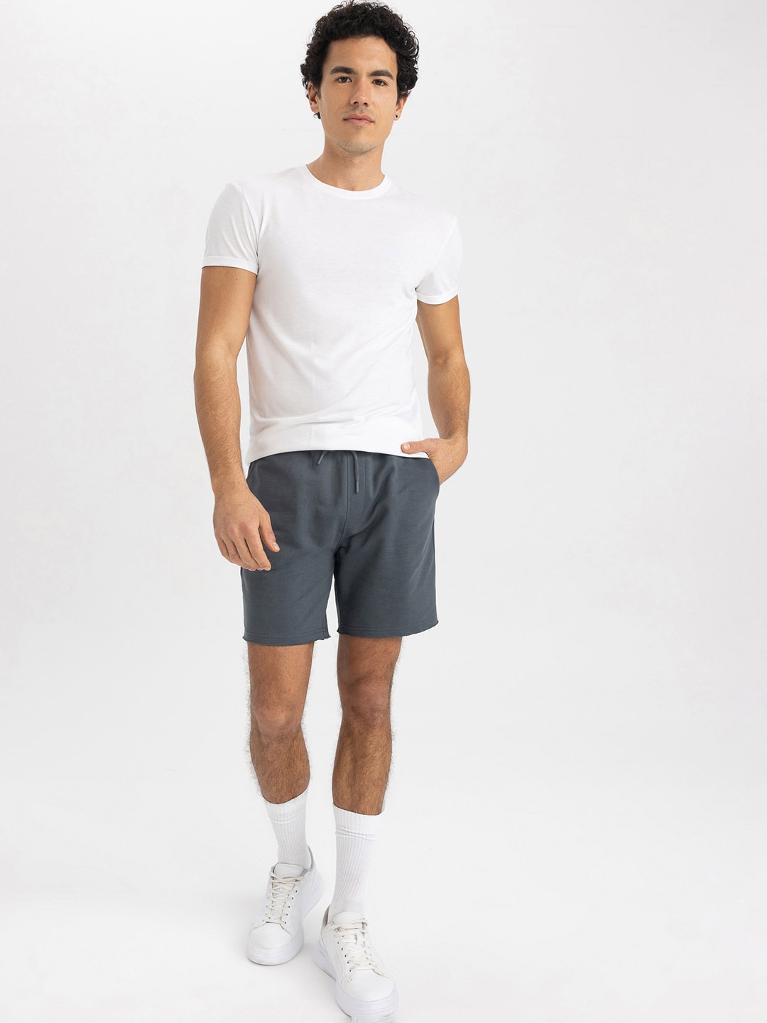 

DeFacto Men Mid-Rise Regular Shorts, Charcoal
