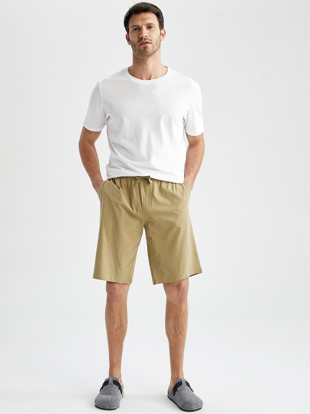 

DeFacto Men Mid-Rise Pure Cotton Shorts, Khaki