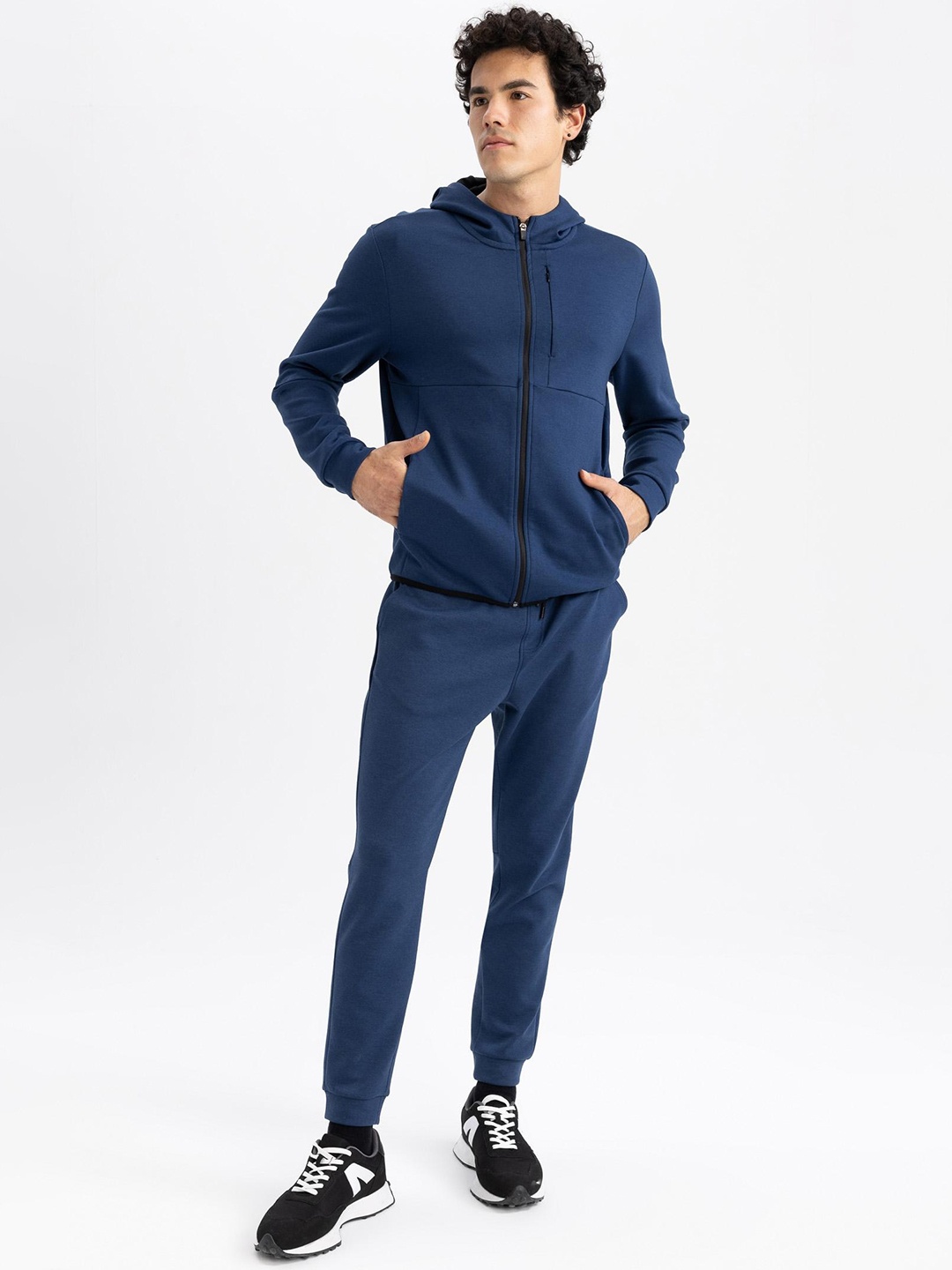 

DeFacto Mid-Rise Slip-On Regular Trousers, Na