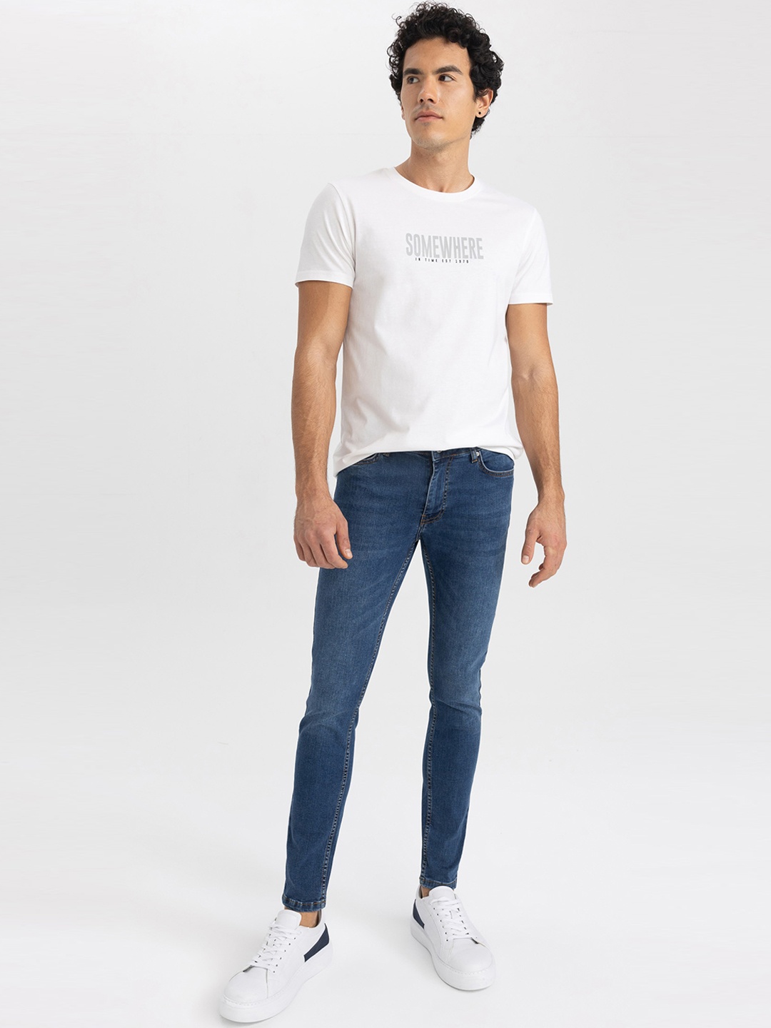 

DeFacto Men Mid Rise Light Fade Jeans, Blue