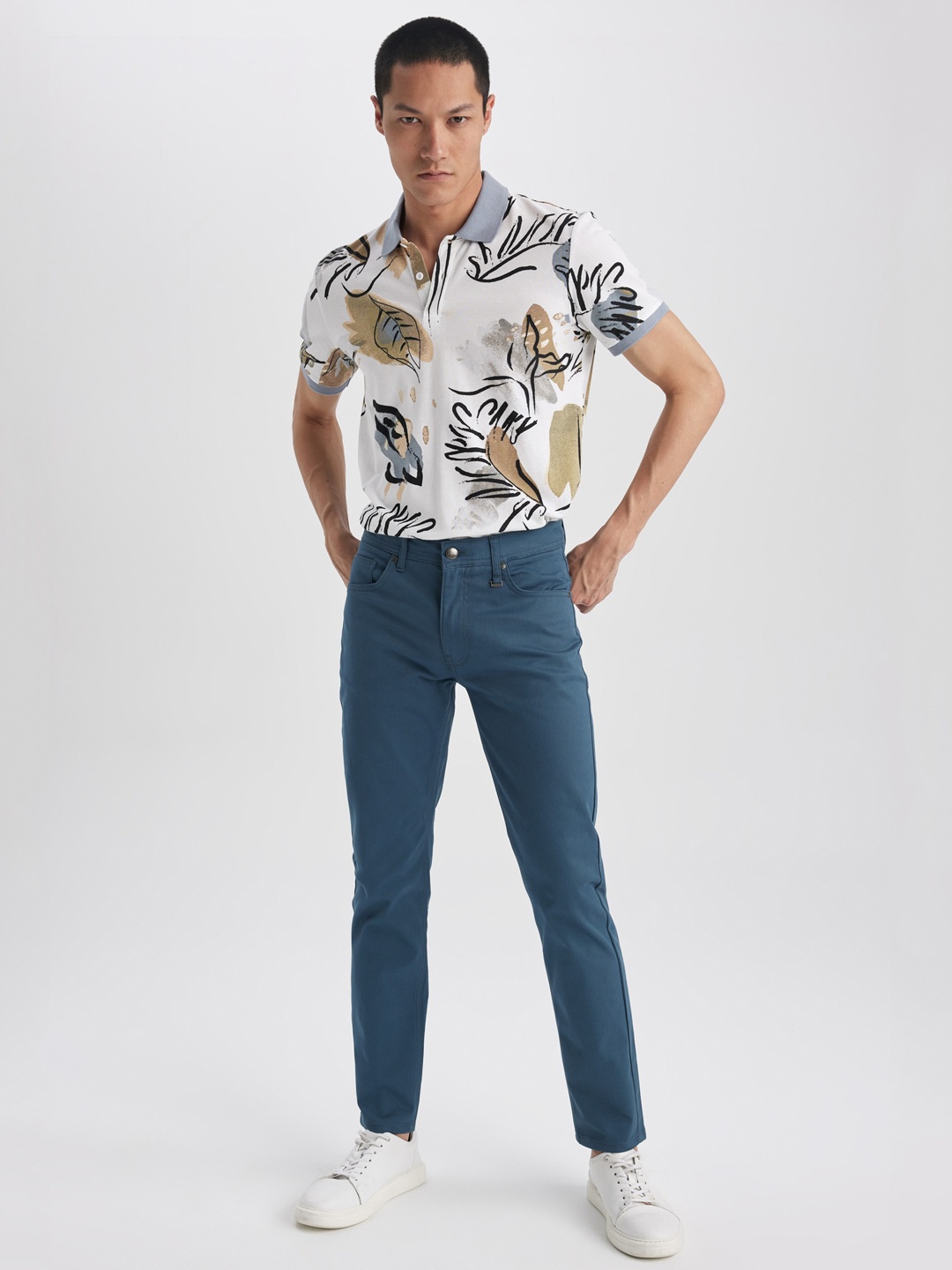 

DeFacto Men Mid-Rise Cotton Chinos Trousers, Blue