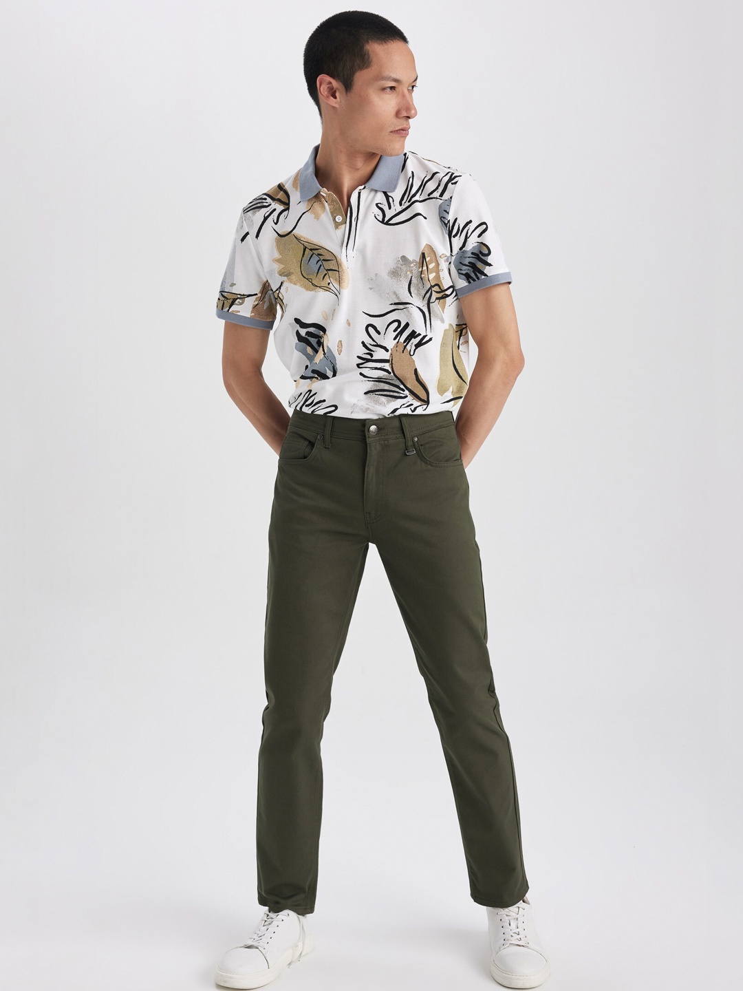 

DeFacto Men Mid-Rise Cotton Chinos Trousers, Khaki