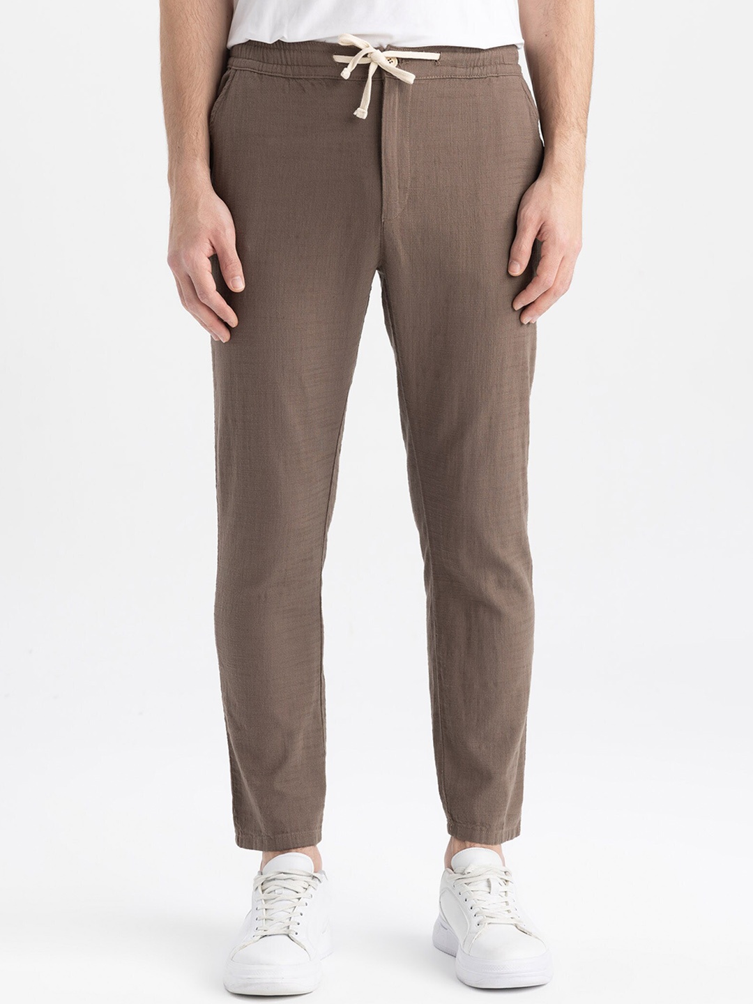 

DeFacto Men Pure Cotton Regular Fit Mid-Rise Trousers, Brown