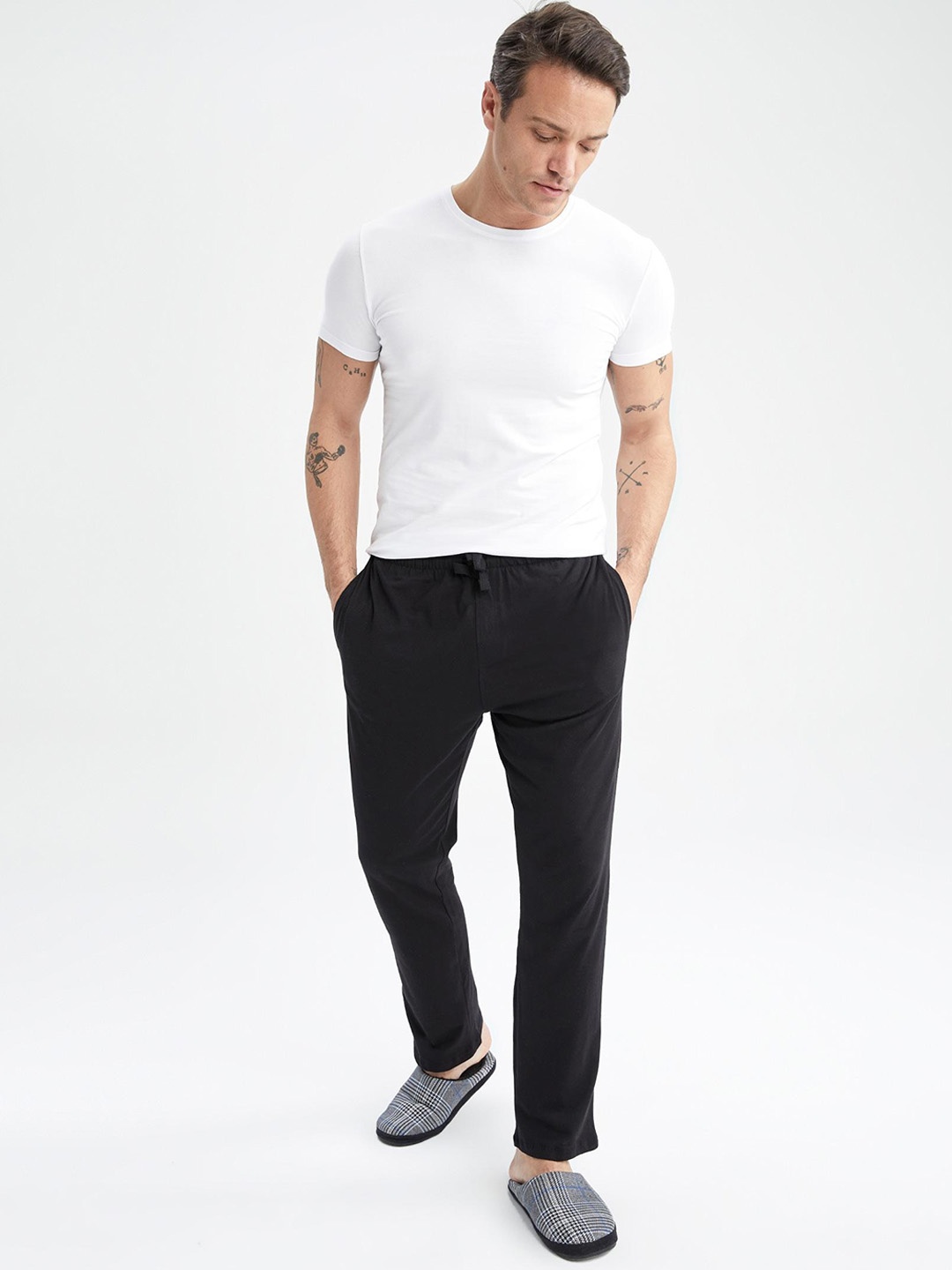 

DeFacto Men Mid-Rise Straight Pure Cotton Lounge Pant, Black