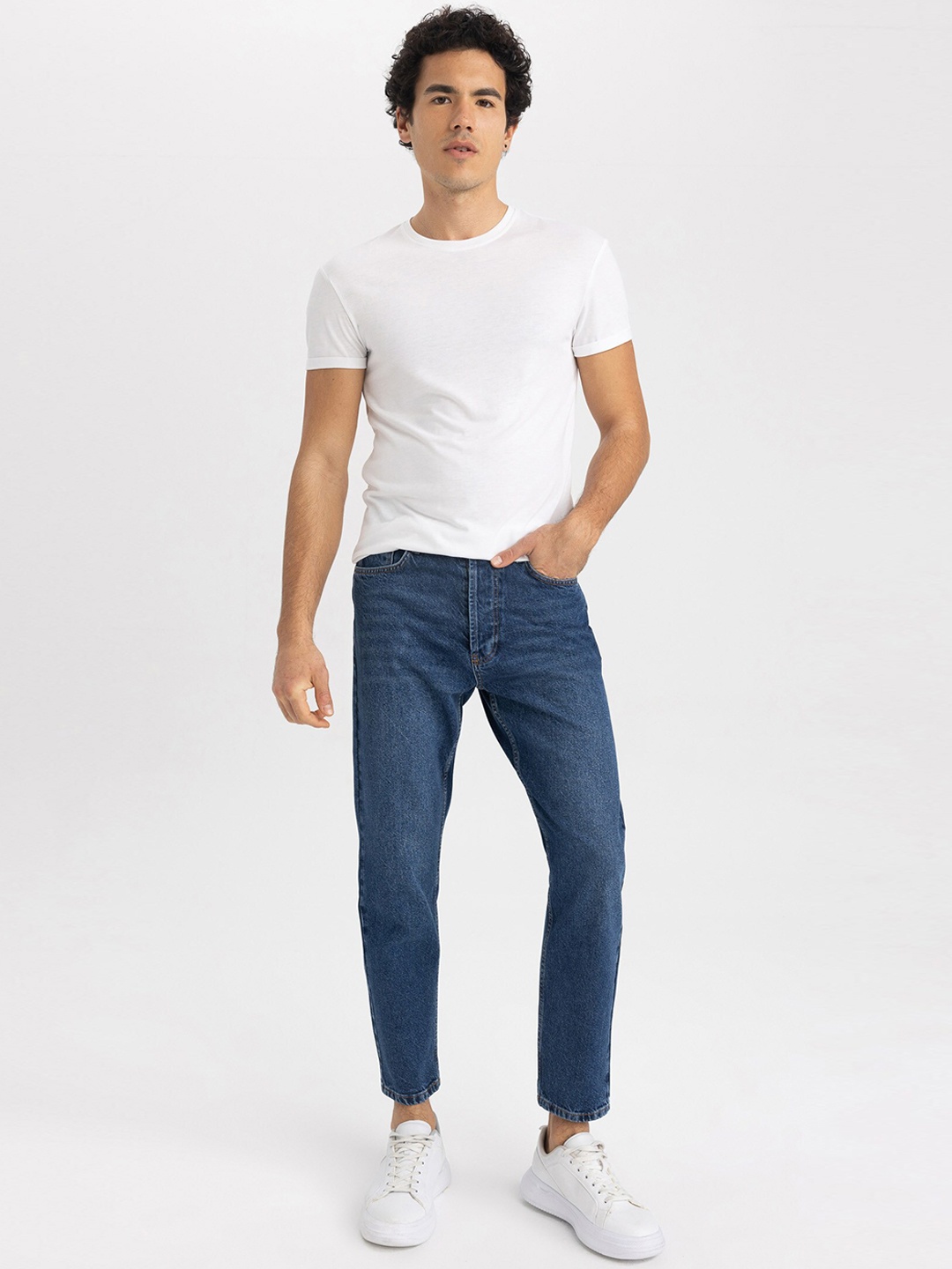 

DeFacto Men Light Fade Mid Rise Pure Cotton Jeans, Blue