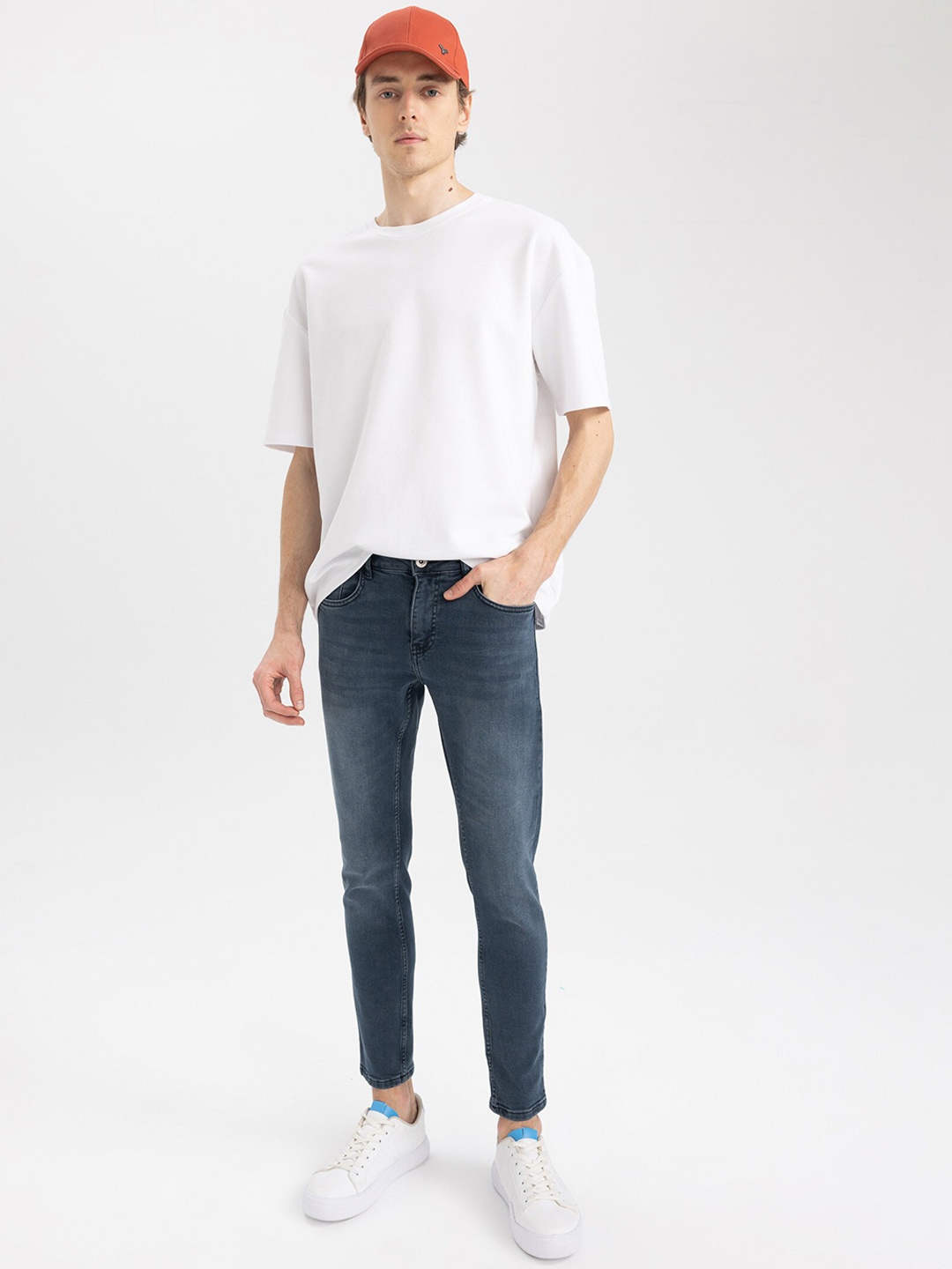 

DeFacto Men Mid -Rise Light Fade Jeans, Blue