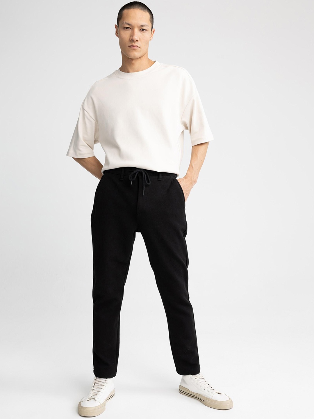

DeFacto Men Mid-Rise Plain Trousers, Black