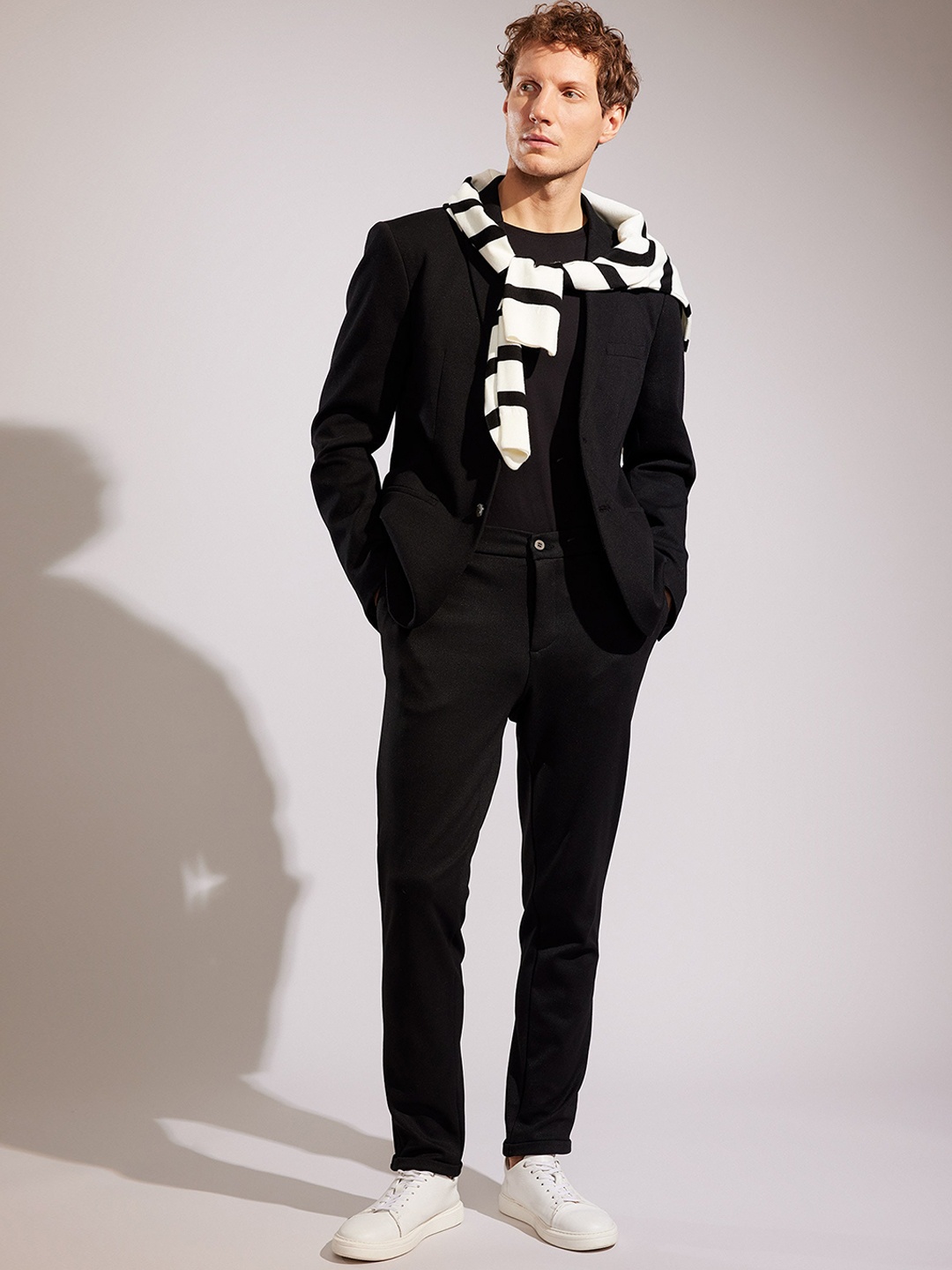 

DeFacto Flat-Front Mid-Rise Regular Trousers, Black