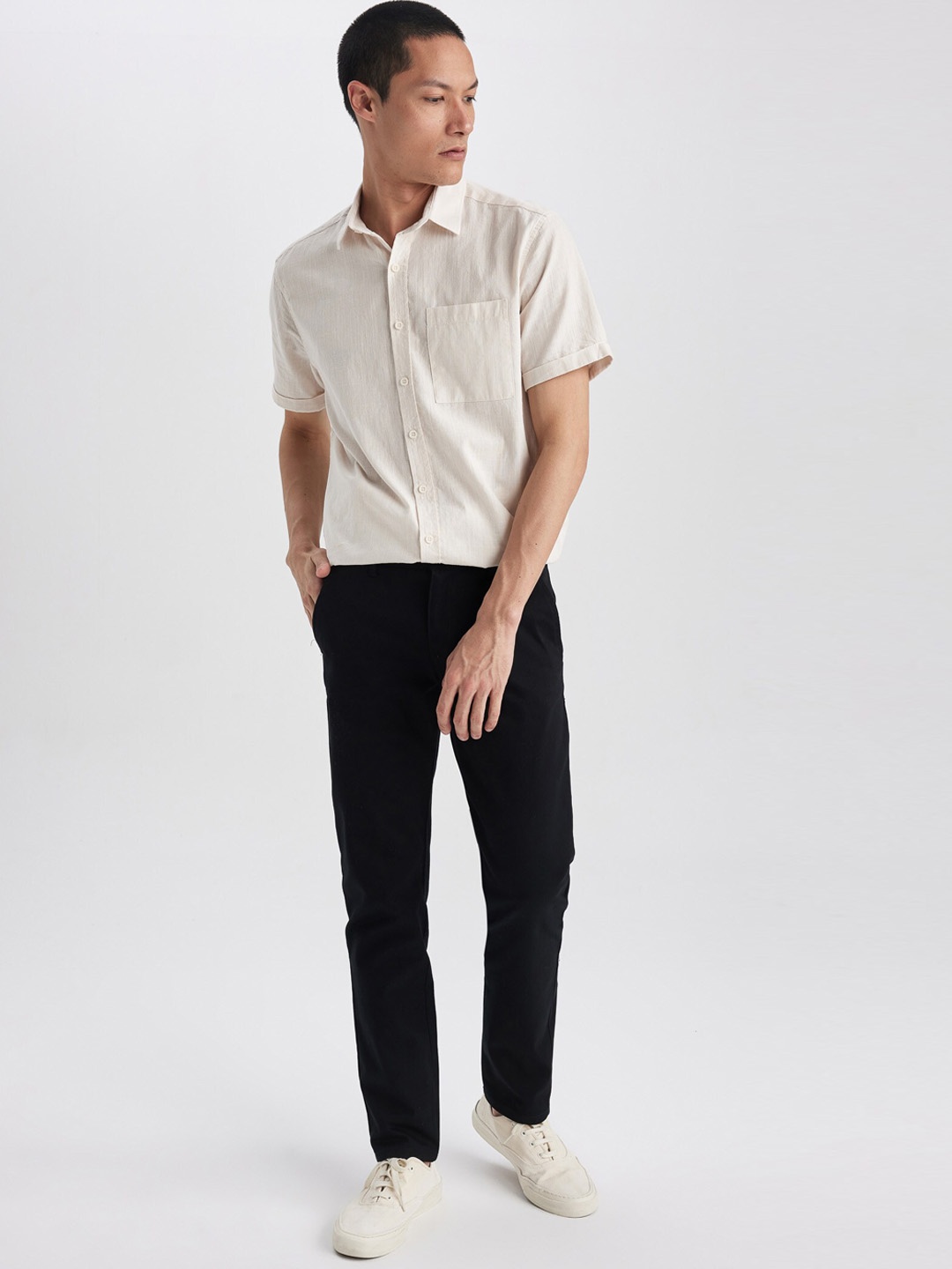 

DeFacto Flat-Front Mid-Rise Chinos Trousers, Black
