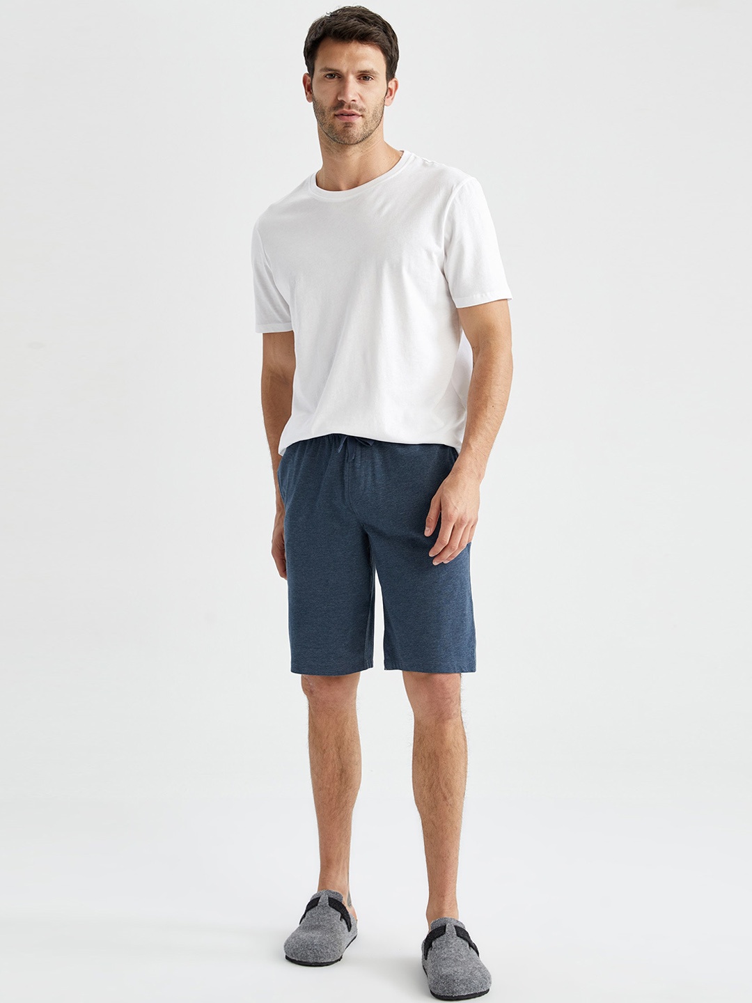 

DeFacto Men Regular Fit Mid-Rise Shorts, Teal