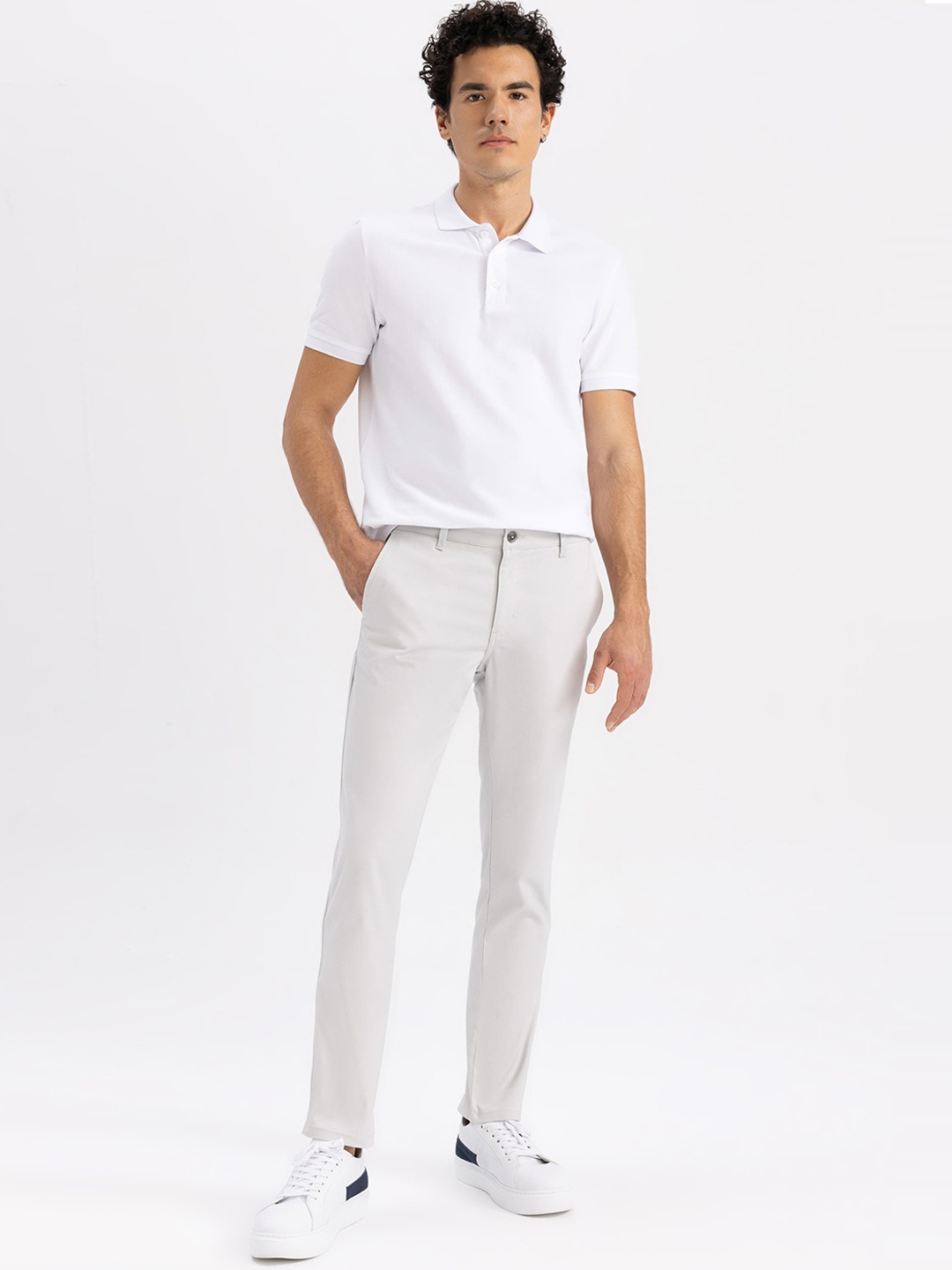 

DeFacto Men Mid-Rise Cotton Trousers, Off white