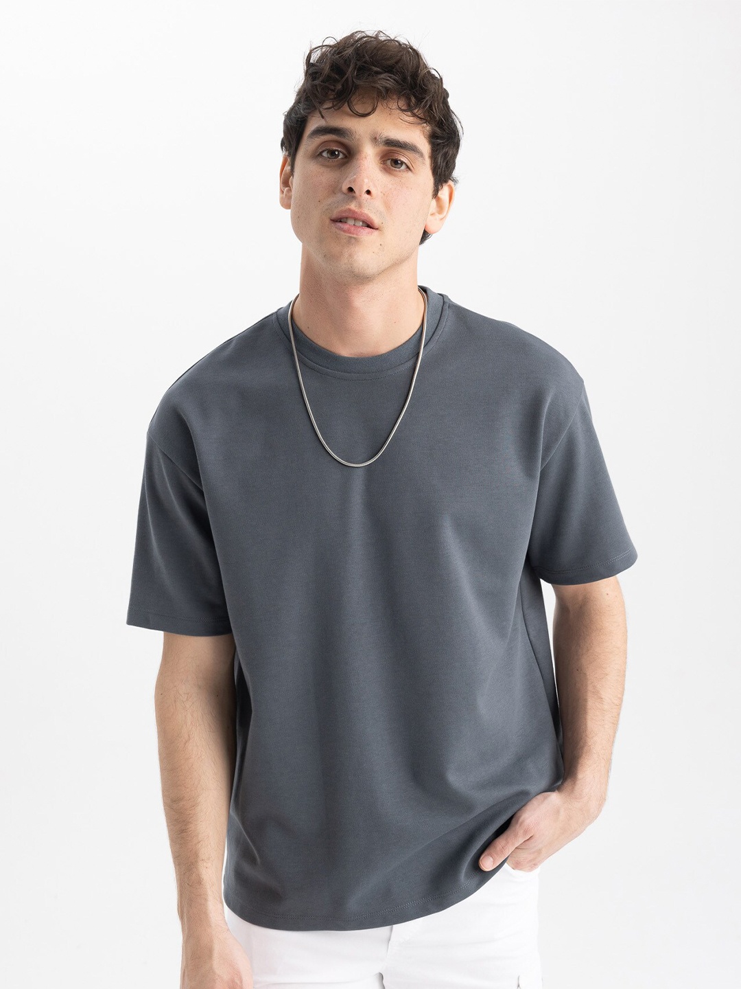 

DeFacto Round Neck Drop Shouder Sleeves T-shirt, Grey