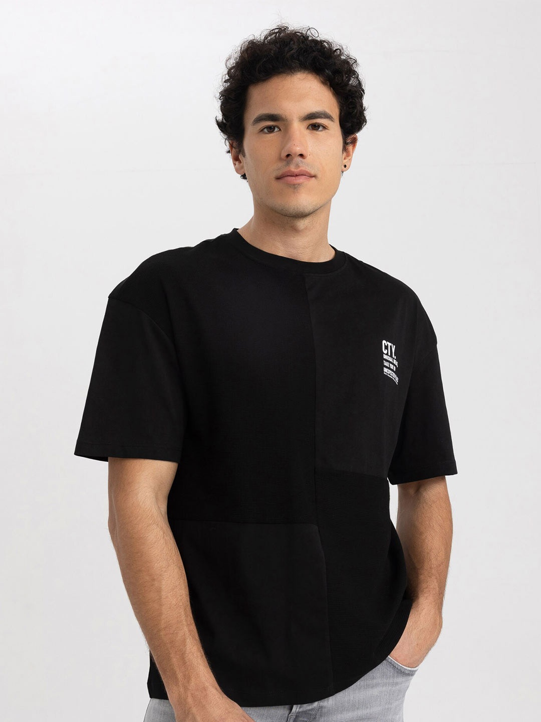 

DeFacto Round Neck Short Sleeves Cotton T-shirt, Black