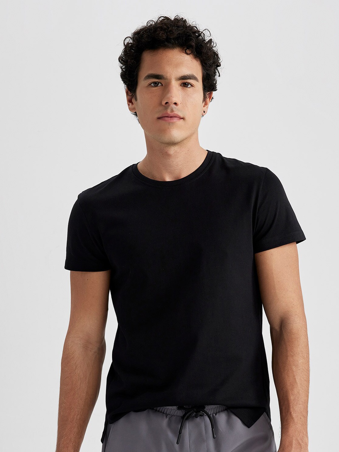 

DeFacto Round Neck Short Sleeves T-shirt, Black