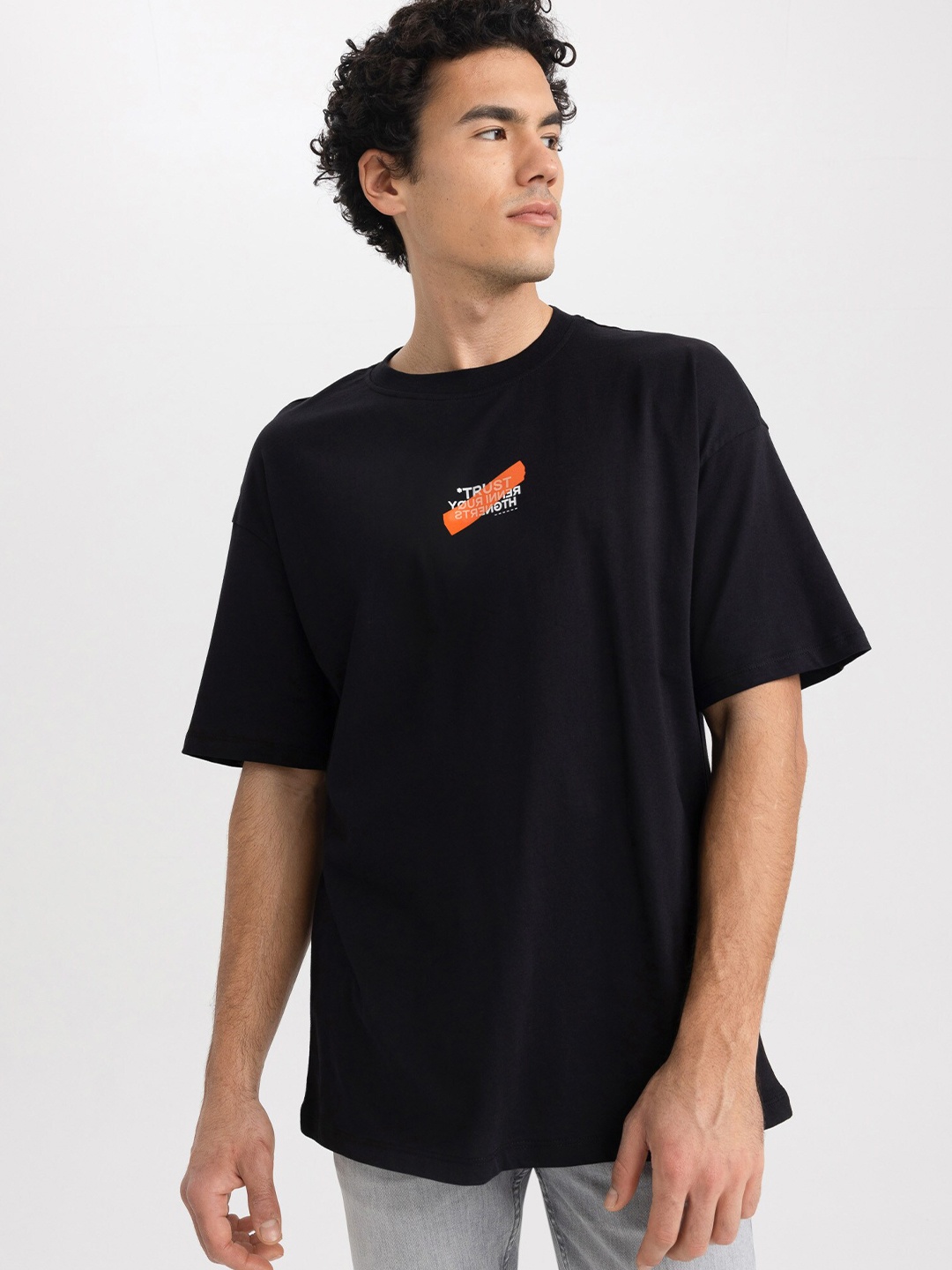 

DeFacto Round Neck Drop-Shoulder Pure Cotton T-shirt, Black
