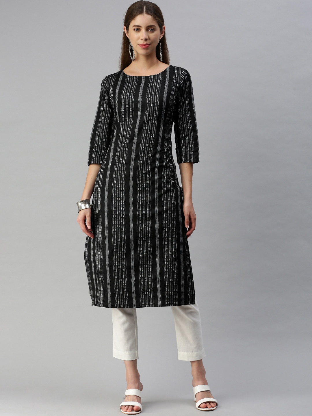 

HRITIKA Women Black Striped Kurta