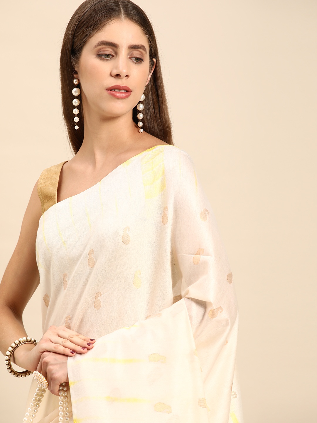 

swatika Paisley Silk Blend Bhagalpuri Saree, White