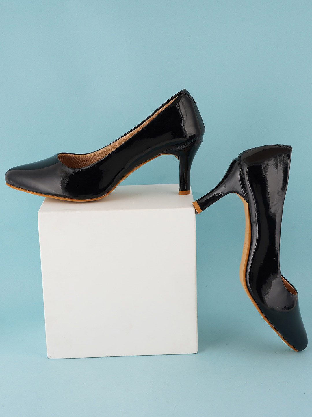 

SCENTRA Pointed Toe Slim Heel Pumps, Black