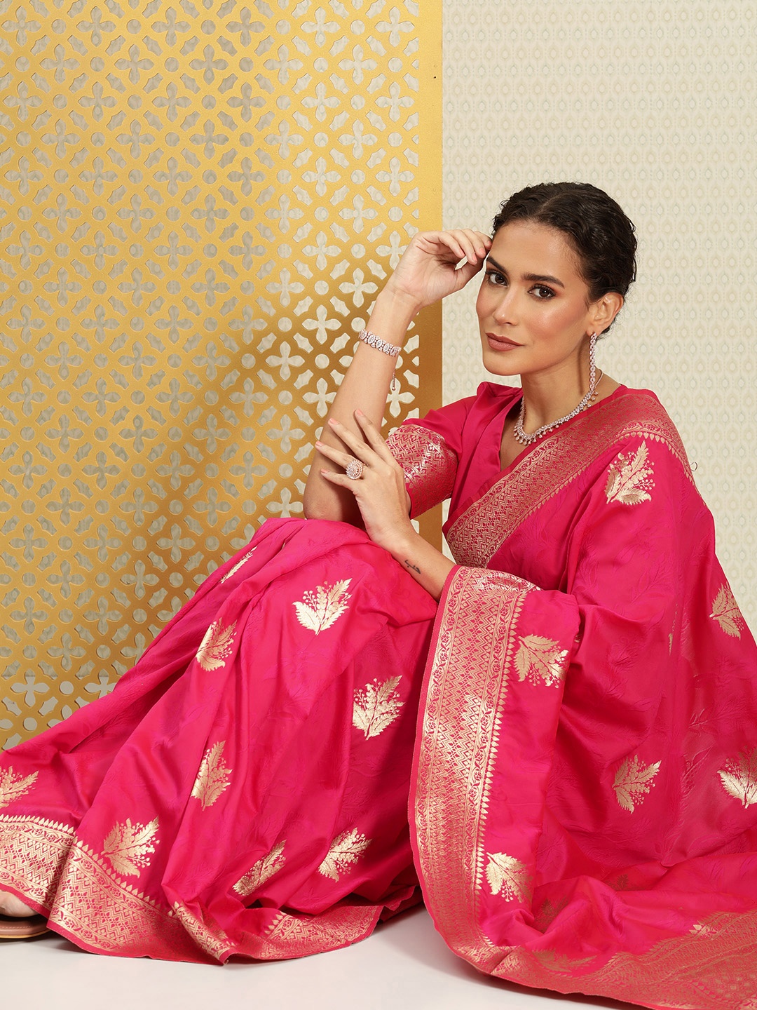 

House of Pataudi Woven Design Floral Zari Silk Blend Banarasi Saree, Pink
