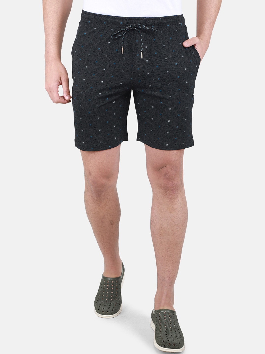 

Monte Carlo Men Conversational Printed Mid Rise Knitted Shorts, Black