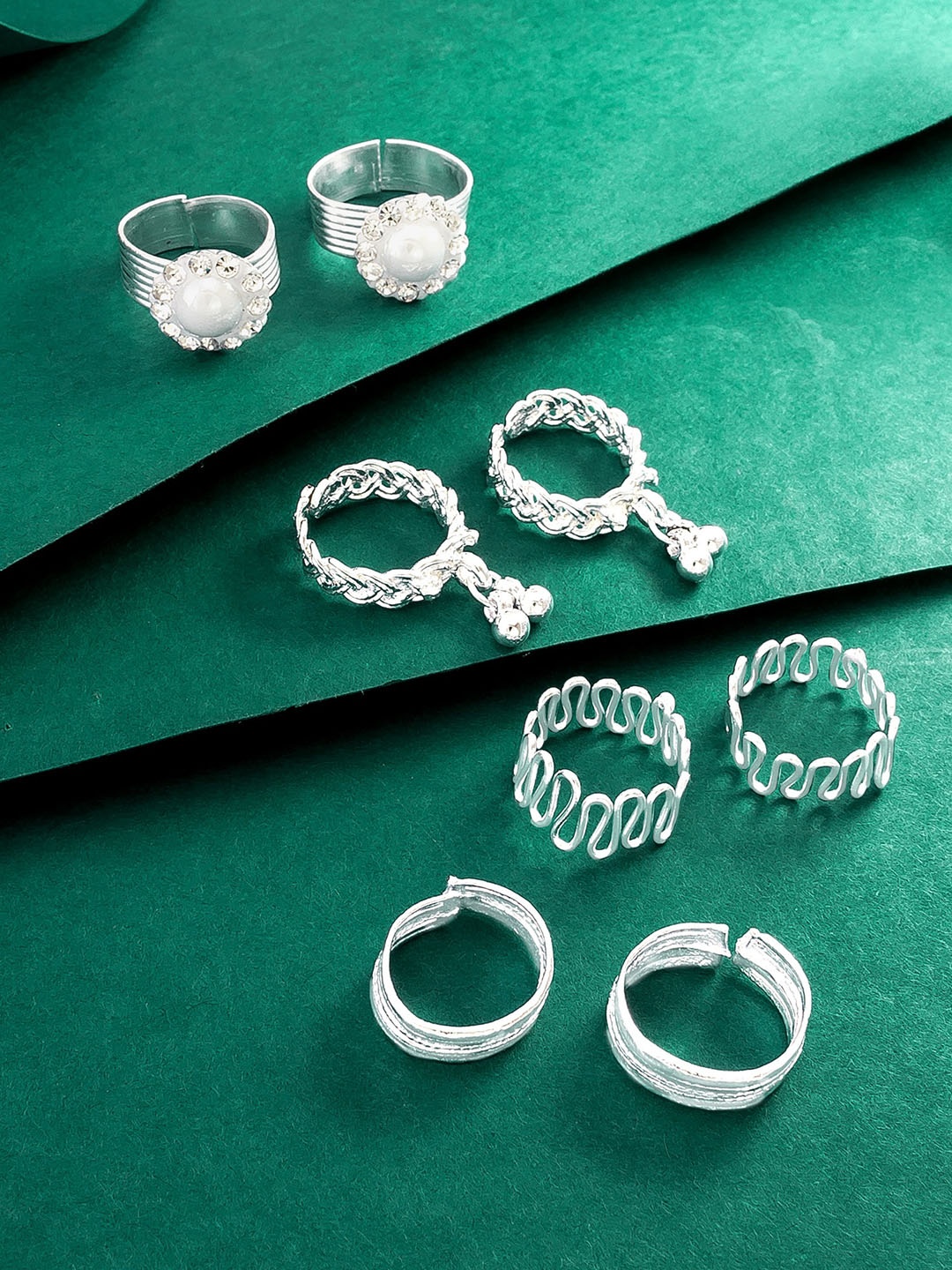 

aadita Set Of 4 Silver Toe Rings