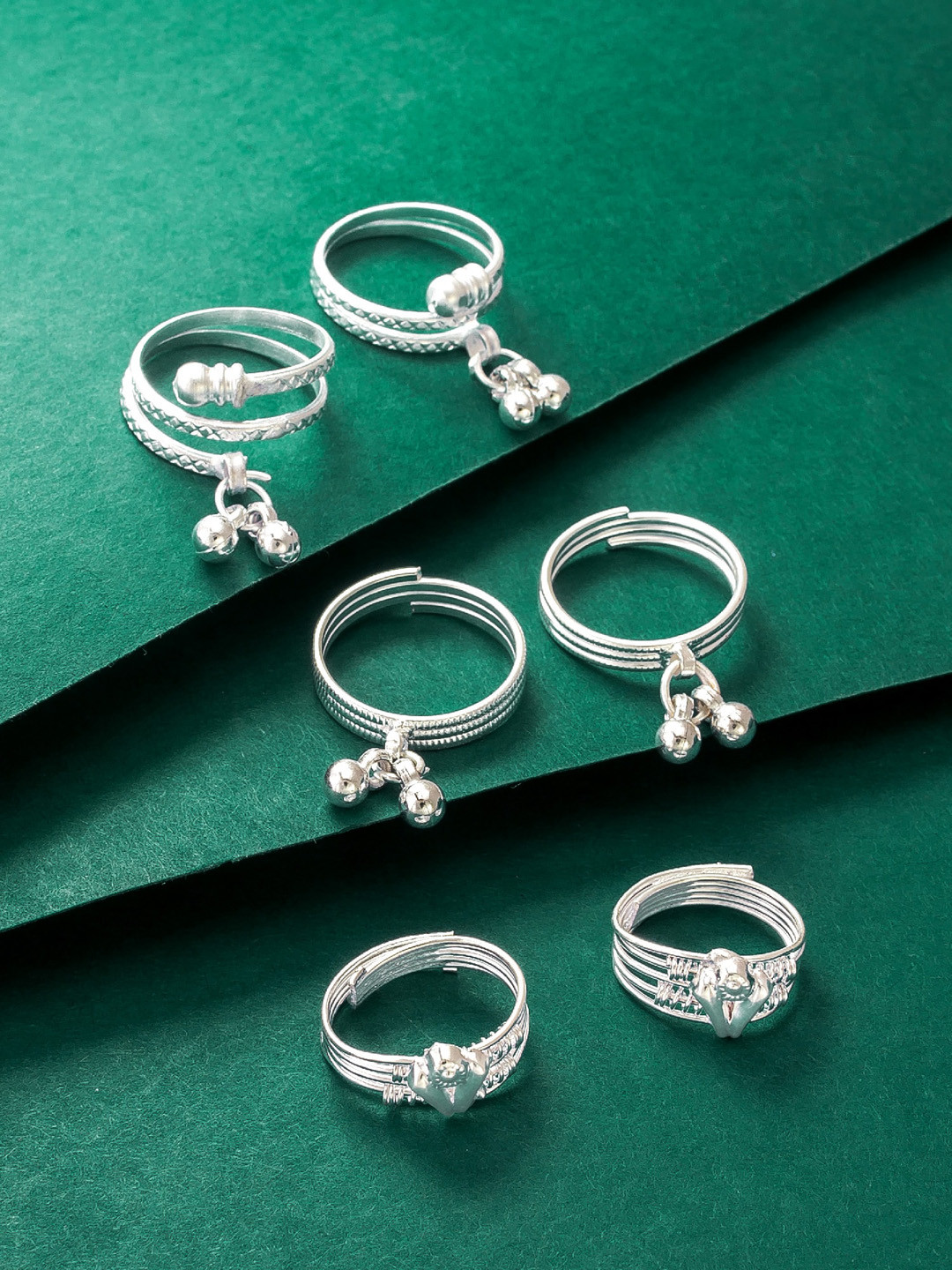 

aadita Set Of 3 Textured Silver Toe Rings