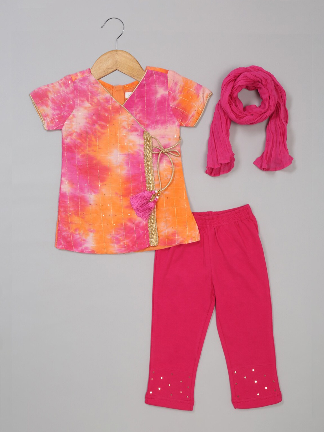 

SAKA DESIGNS Girls Dyed Sequinned Angrakha Kurta With Trousers & Dupatta, Magenta