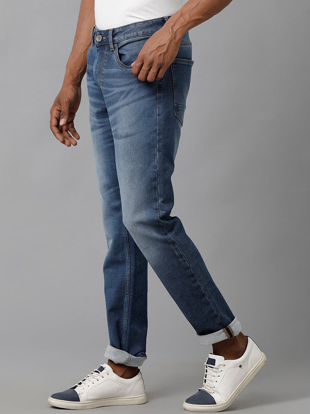 

Voi Jeans Men Skinny Fit Light Fade Whiskers Jeans, Blue
