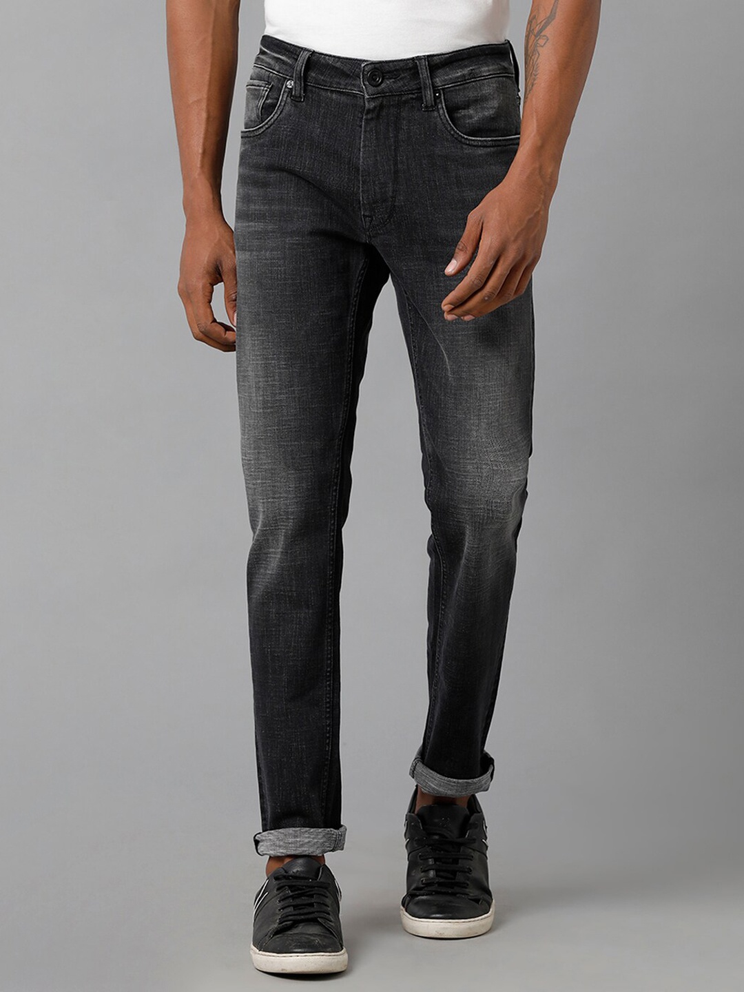 

Voi Jeans Men Skinny Fit Mid-Rise Light Fade Jeans, Black