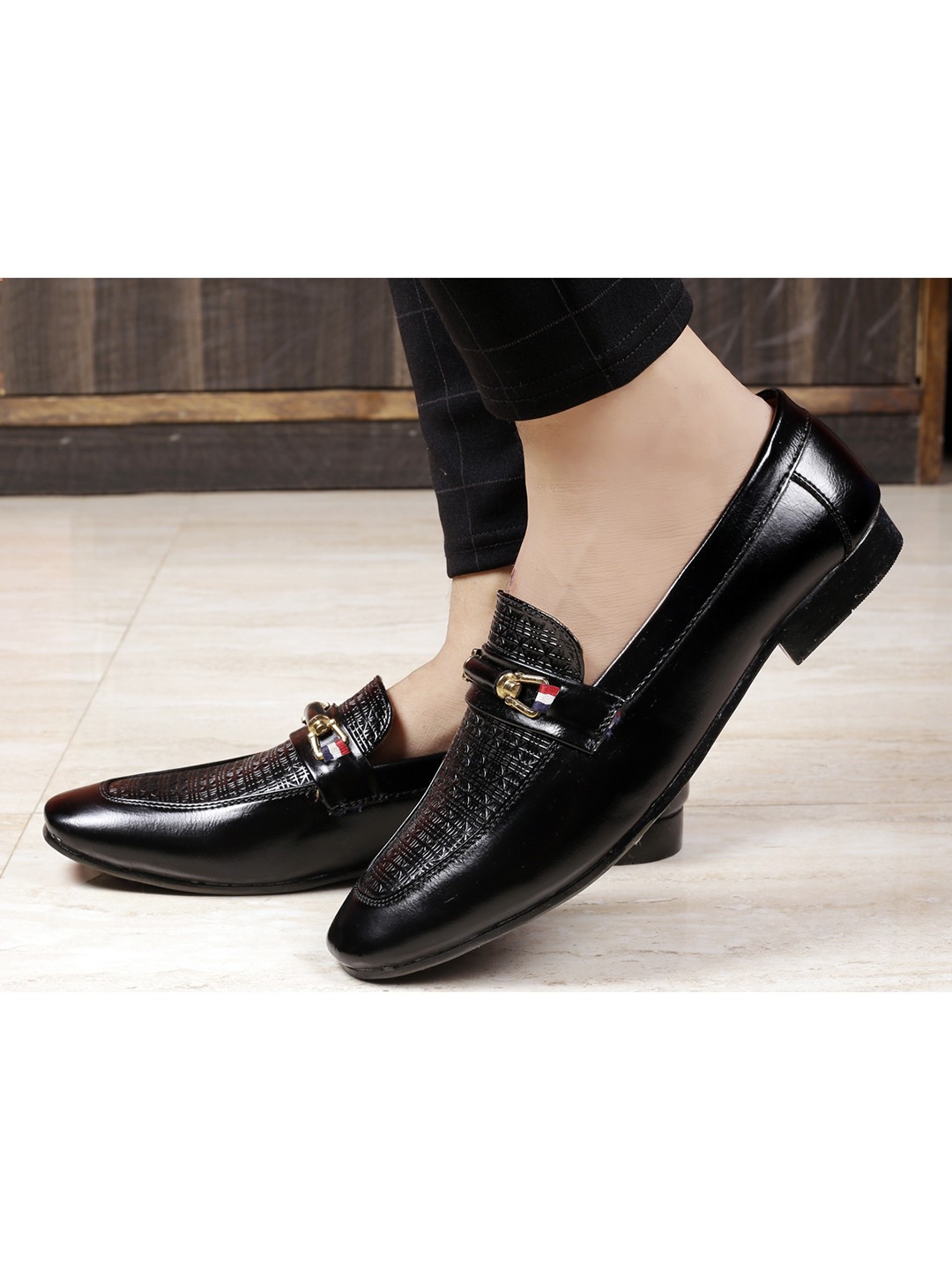 

Bxxy Men Textured Slip On Loafers, Black