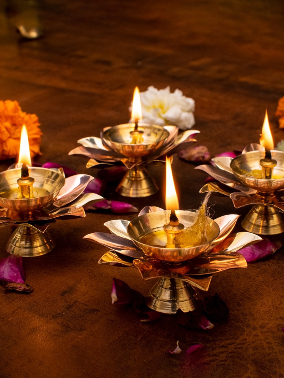 

StatueStudio 2 Pieces Metal Diyas, Gold