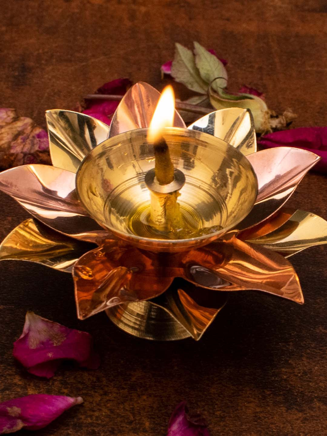 

StatueStudio Yellow Metal Lotus Diya, Gold