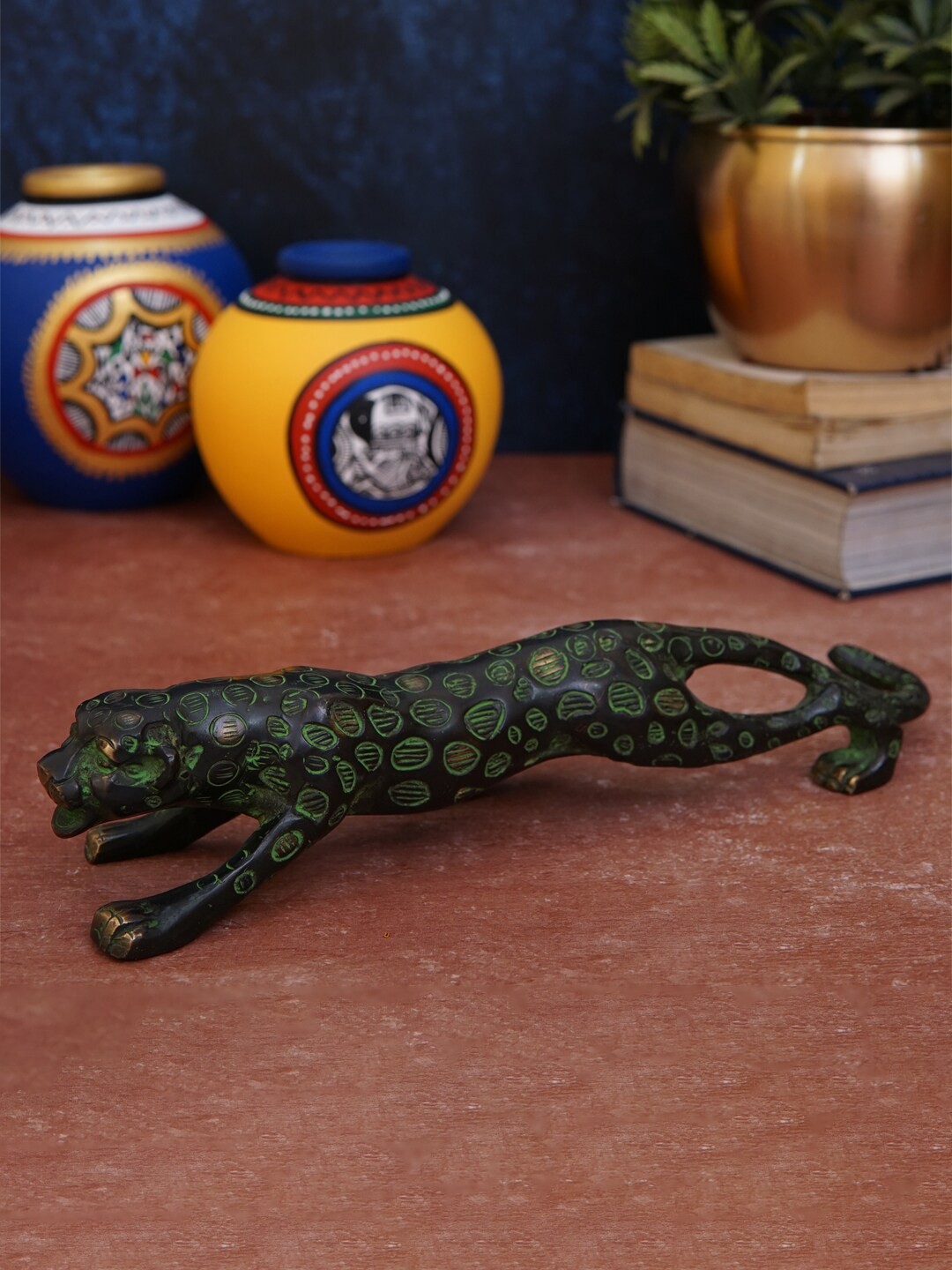 

StatueStudio Dcor Black Panther Showpiece