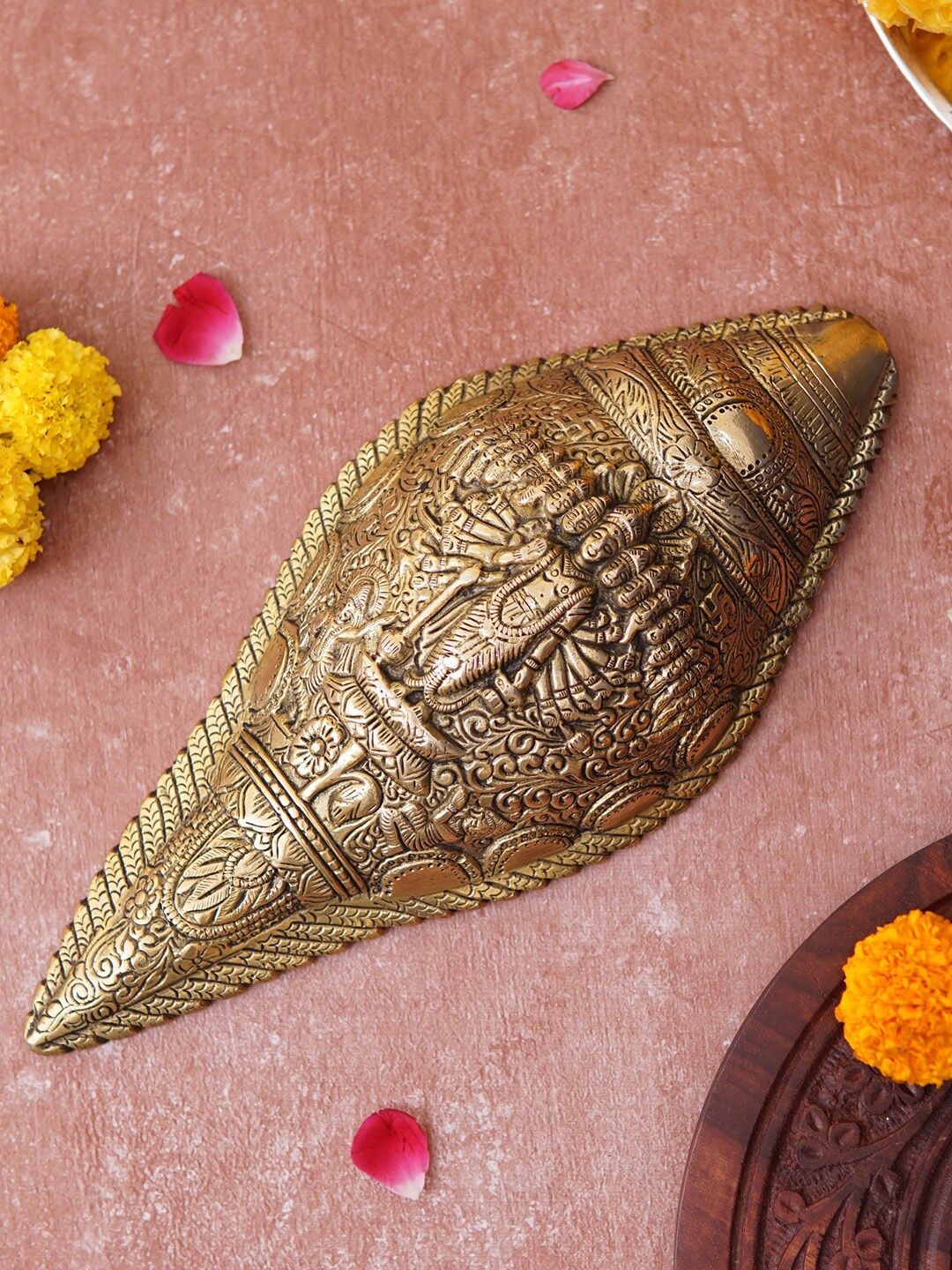 

StatueStudio Yellow Textured Brass Engarved Vishnu Sankh, Gold