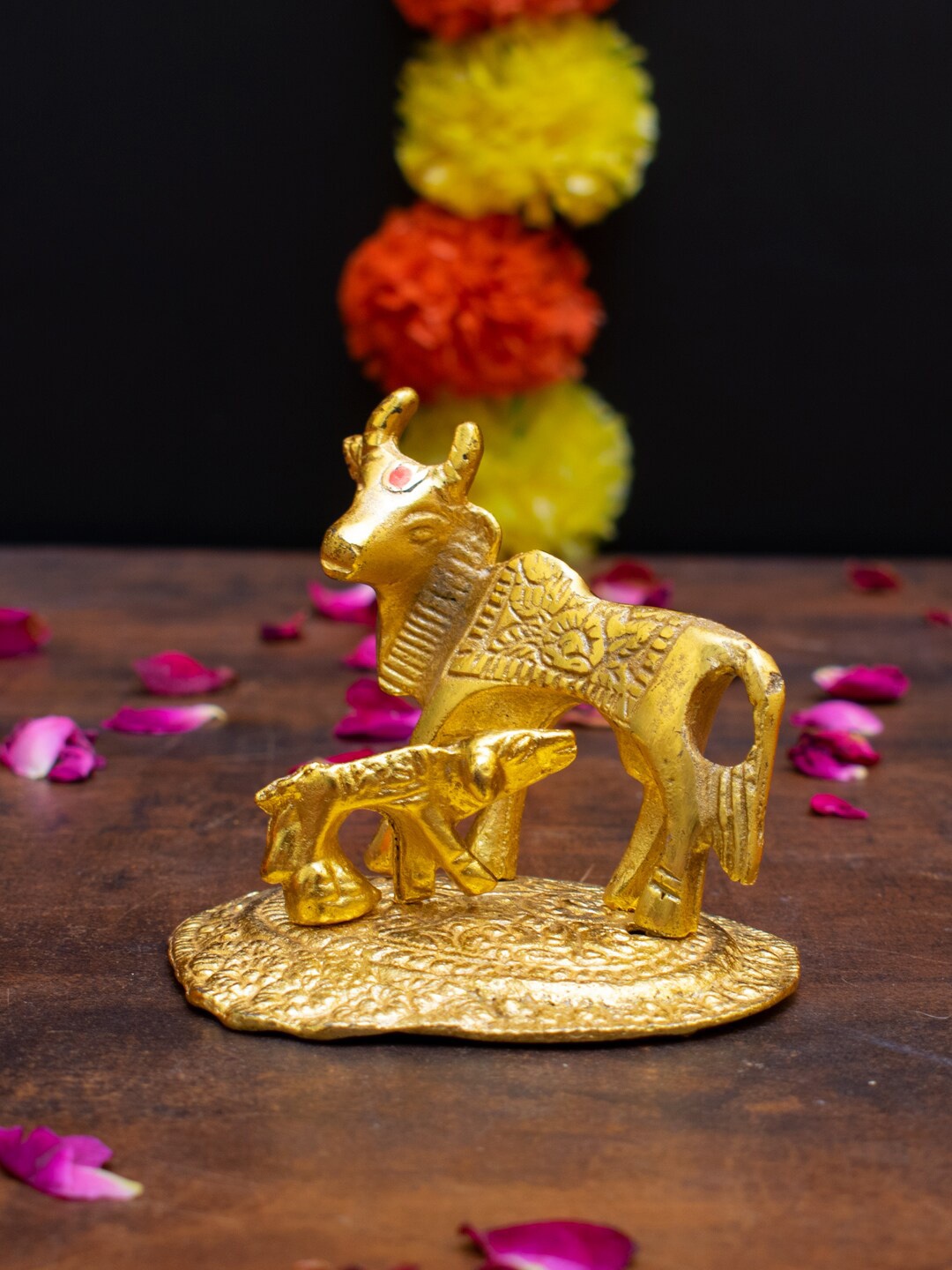

StatueStudio Gold-Toned Textured Small Cow Showpiece